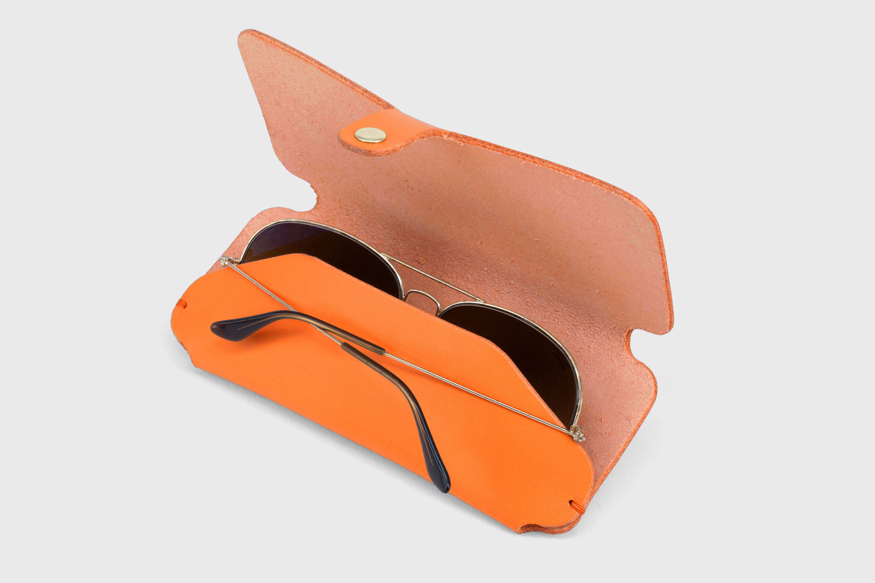 Glasses and Sunglasses Case Sleeve Orange Leather Minimalistic Design Premium Quality Vegetable Tanned Leather Atelier Madre Manuel Dreesmann Barcelona Spain