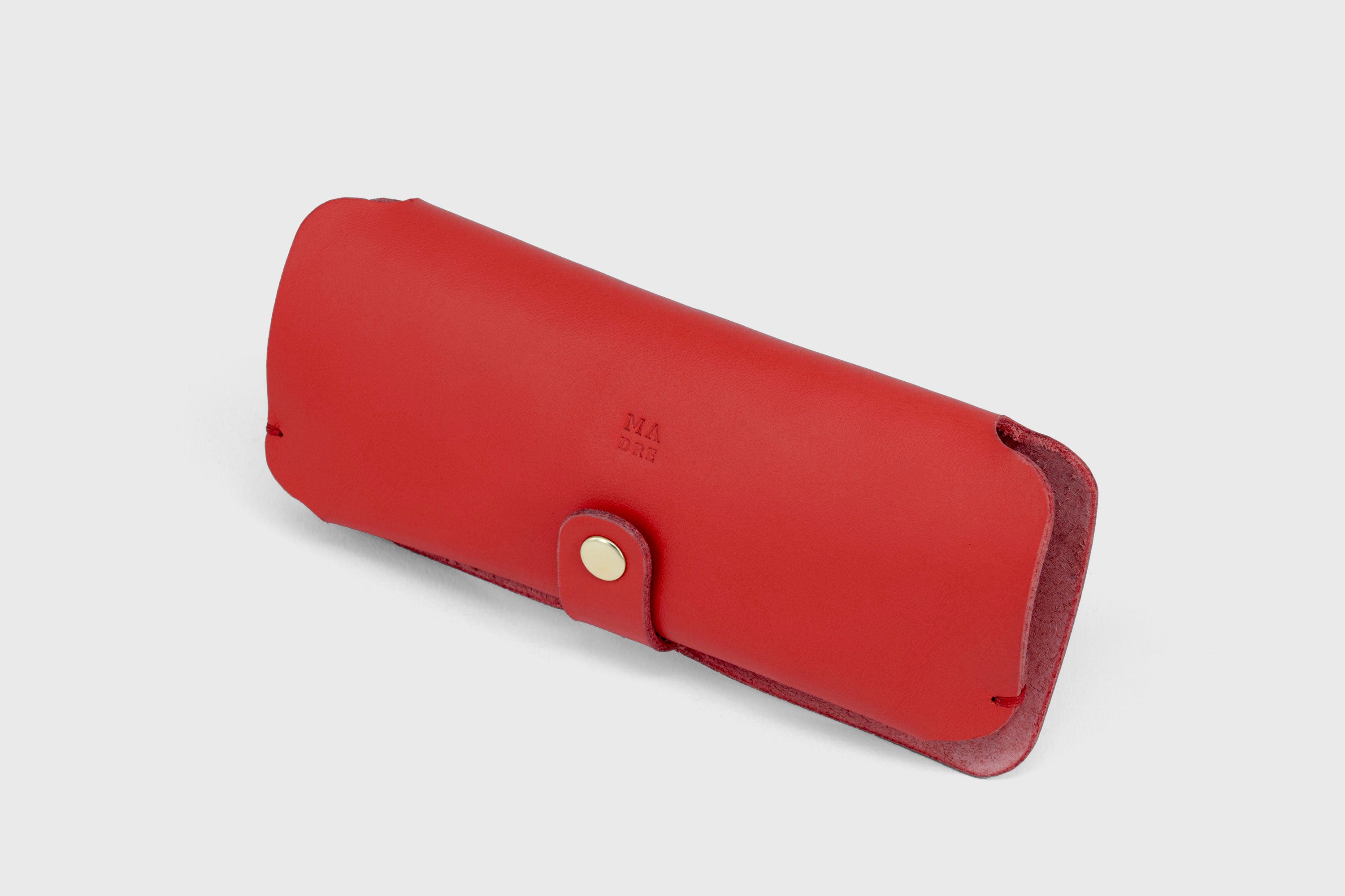 Glasses and Sunglasses Case Sleeve Red Leather Minimalistic Design Premium Quality Vegetable Tanned Leather Atelier Madre Manuel Dreesmann Barcelona Spain