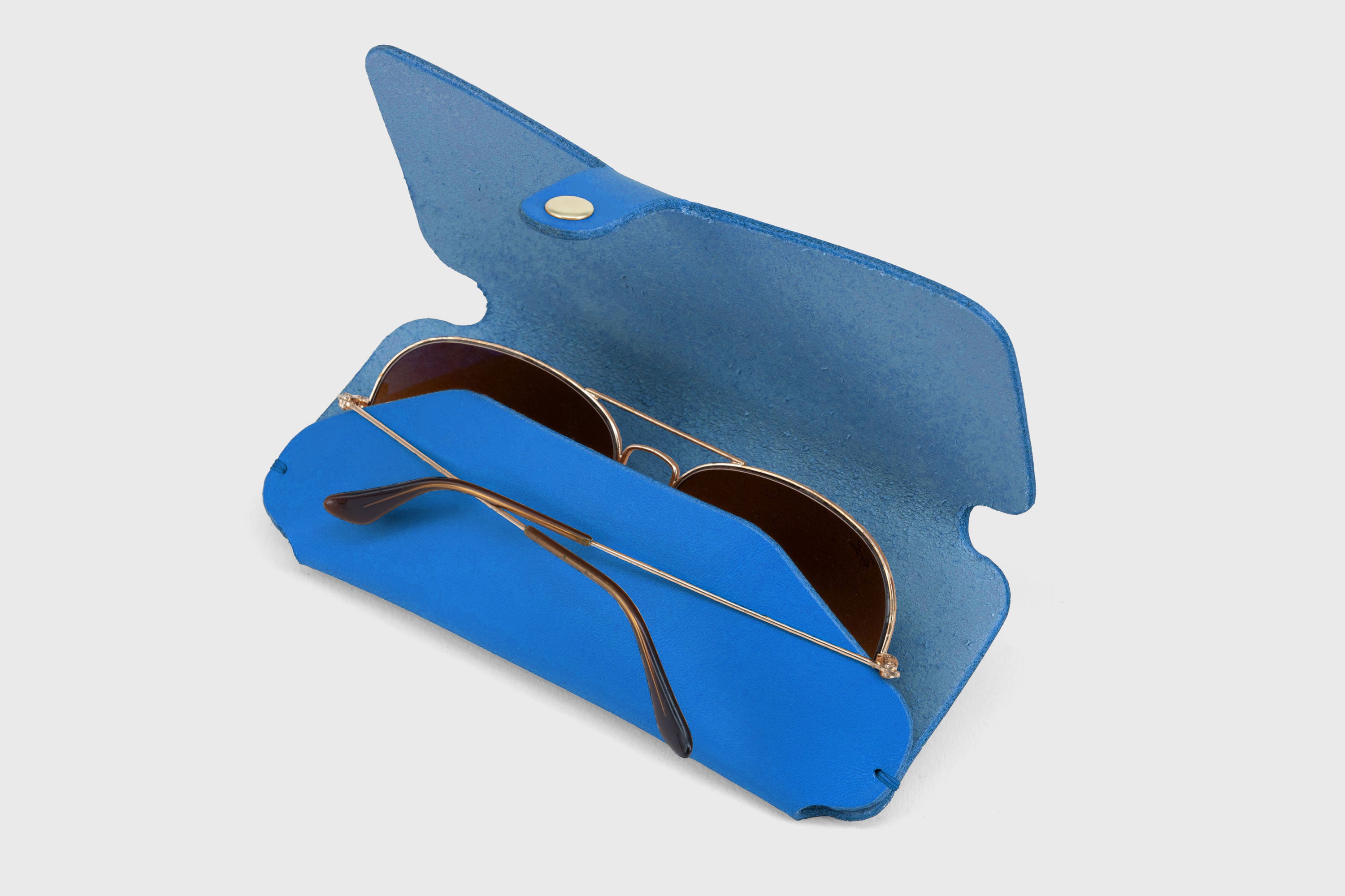 Glasses and Sunglasses Case Sleeve Royal Blue Leather Minimalistic Design Premium Quality Vegetable Tanned Leather Atelier Madre Manuel Dreesmann Barcelona Spain