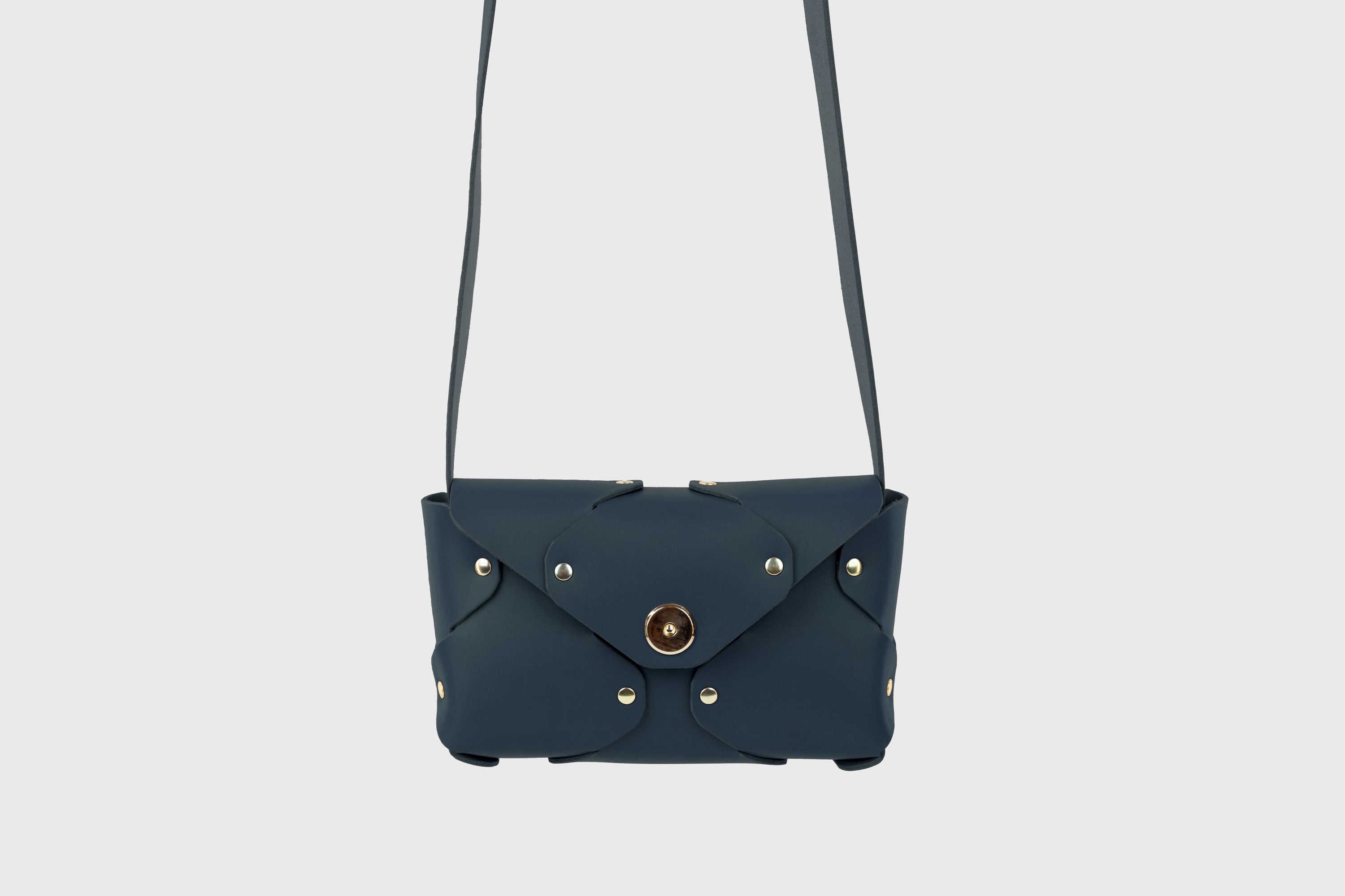 Tamara Bag Marine Blue Color Leather Vegetable Tanned Leather Minimalist Modern Design Rivets Brass Premium Shoulderbag Atelier Madre Manuel Dreesmann Barcelona Spain