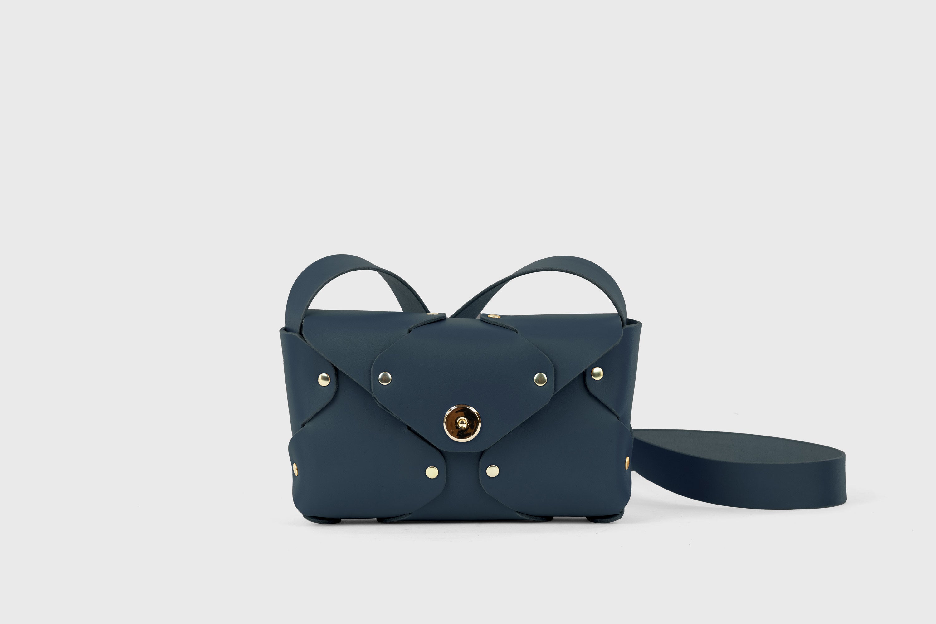 Tamara Bag Marine Blue Color Leather Vegetable Tanned Leather Minimalist Modern Design Rivets Brass Premium Shoulderbag Atelier Madre Manuel Dreesmann Barcelona Spain