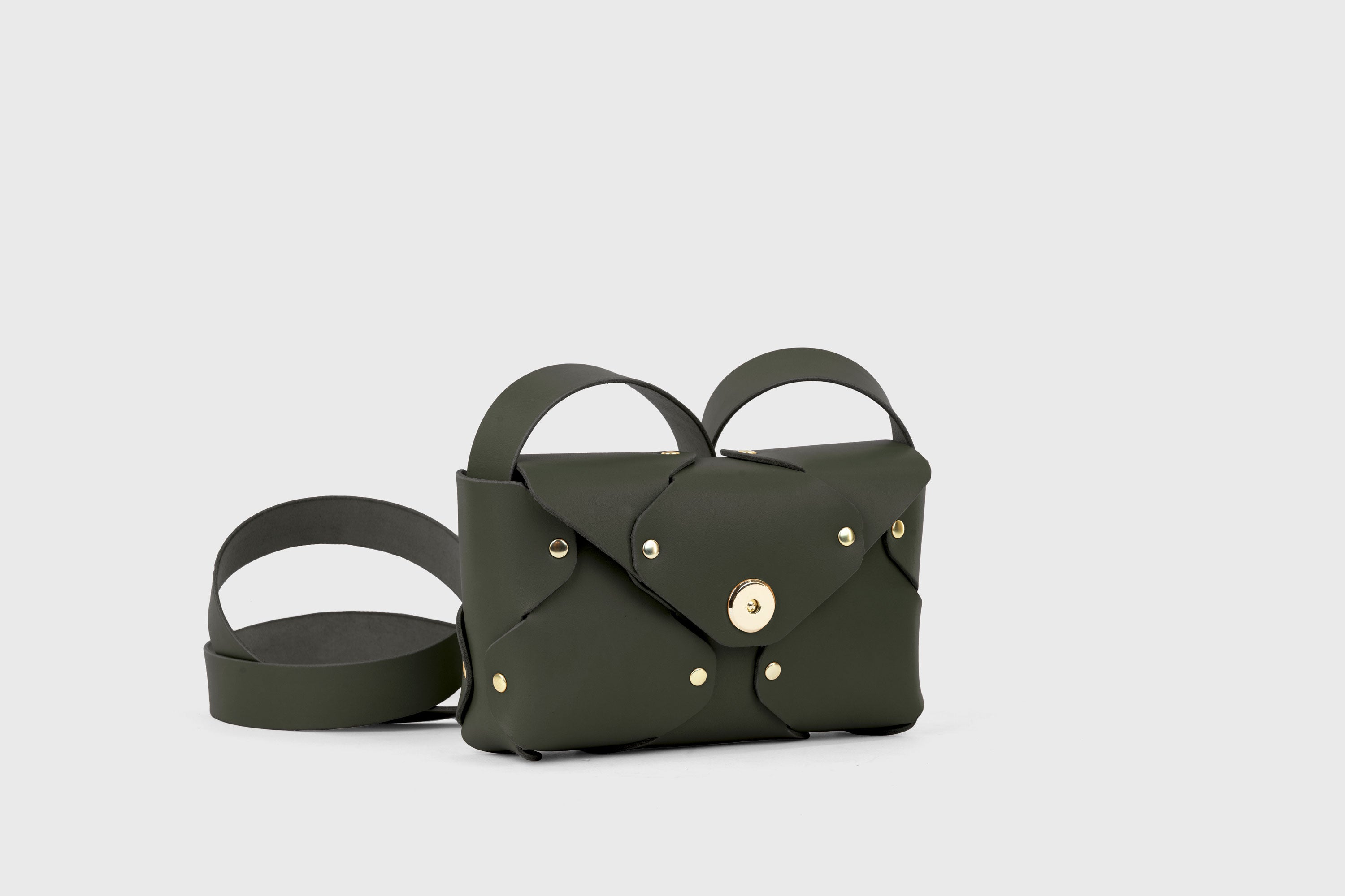Tamara Bag Olive Green Color Leather Vegetable Tanned Leather Minimalist Modern Design Rivets Brass Premium Shoulderbag Atelier Madre Manuel Dreesmann Barcelona Spain