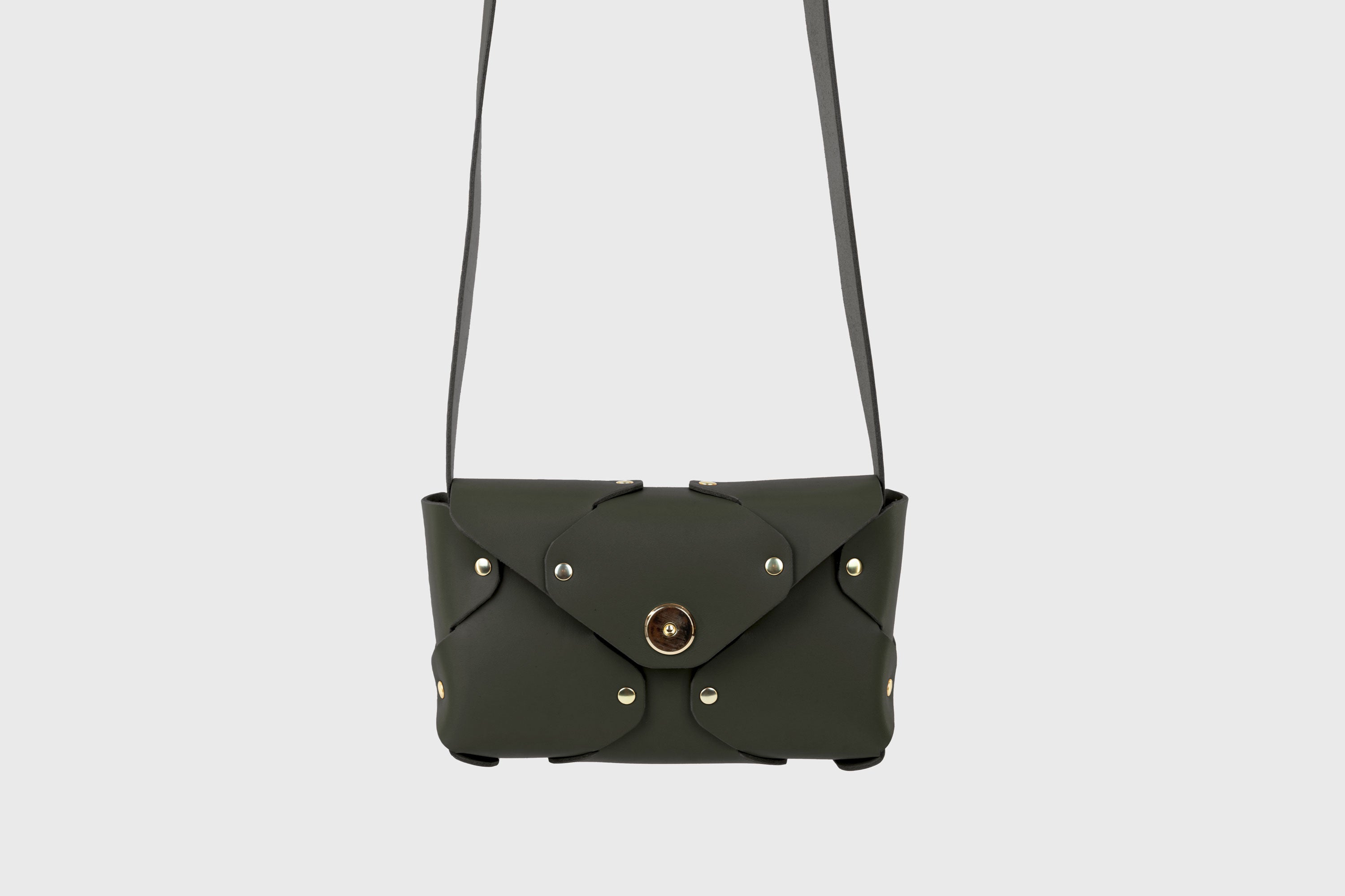 Tamara Bag Olive Green Color Leather Vegetable Tanned Leather Minimalist Modern Design Rivets Brass Premium Shoulderbag Atelier Madre Manuel Dreesmann Barcelona Spain
