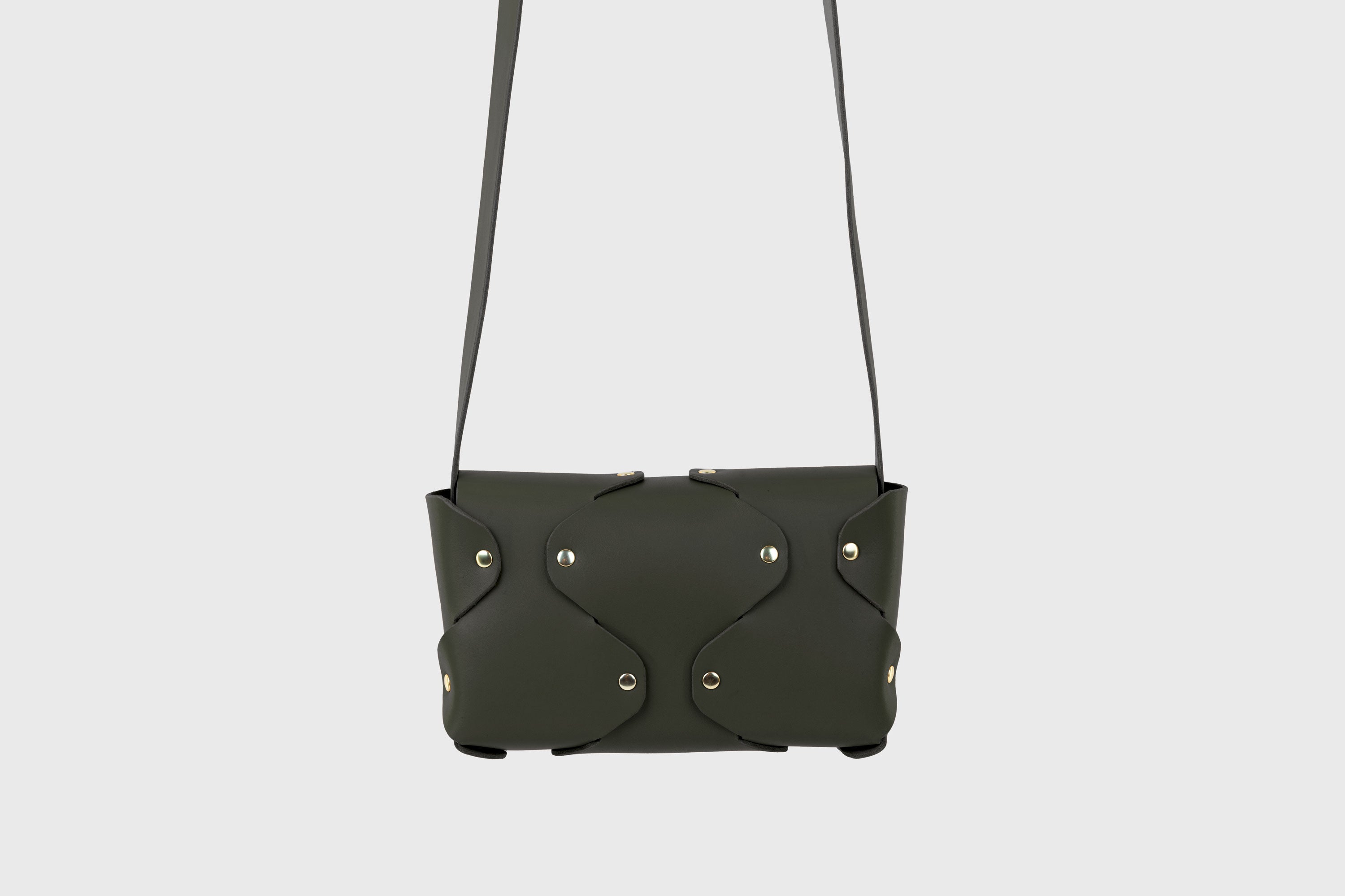 Tamara Bag Olive Green Color Leather Vegetable Tanned Leather Minimalist Modern Design Rivets Brass Premium Shoulderbag Atelier Madre Manuel Dreesmann Barcelona Spain