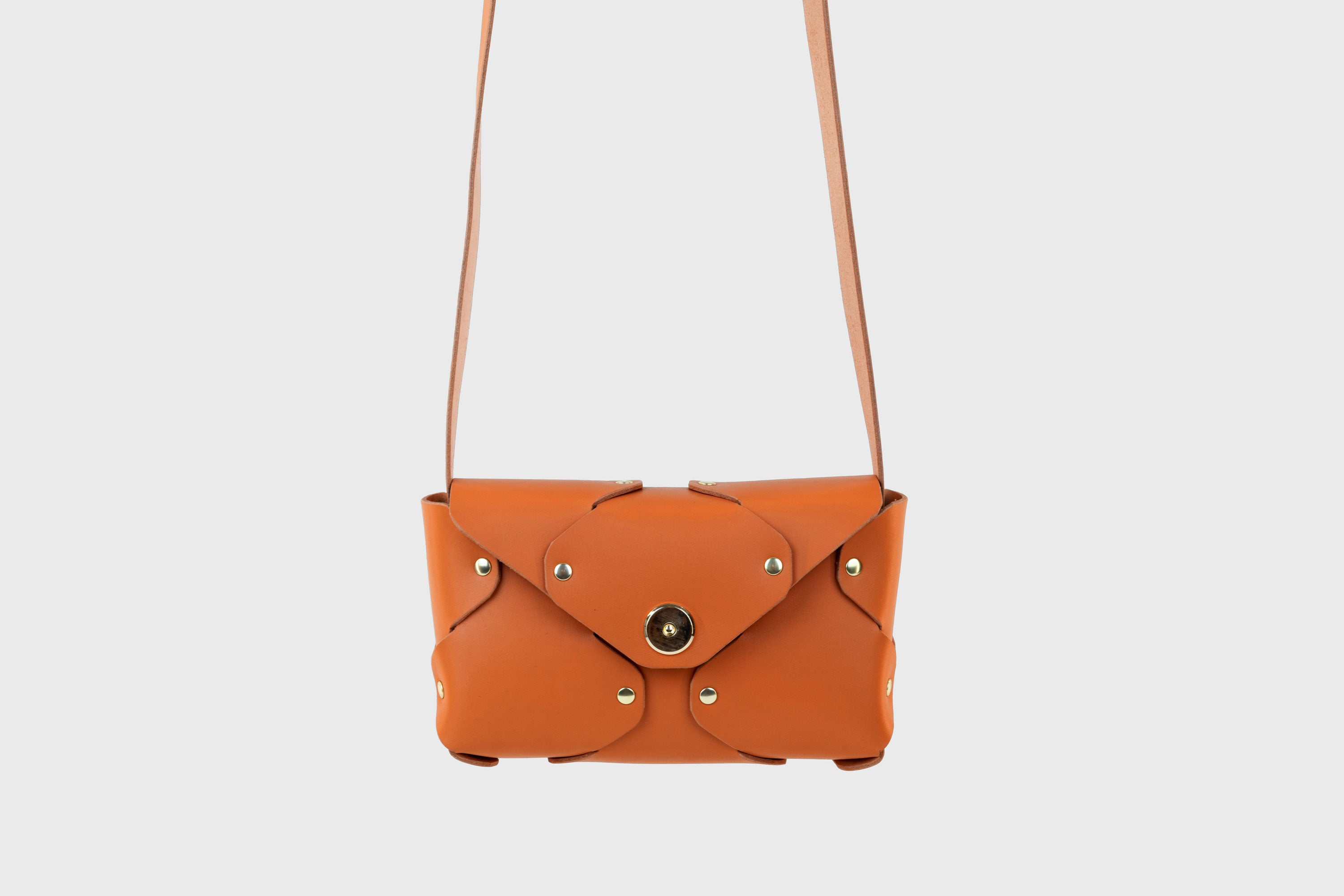 Tamara Bag Orange Color Leather Vegetable Tanned Leather Minimalist Modern Design Rivets Brass Premium Shoulderbag Atelier Madre Manuel Dreesmann Barcelona Spain