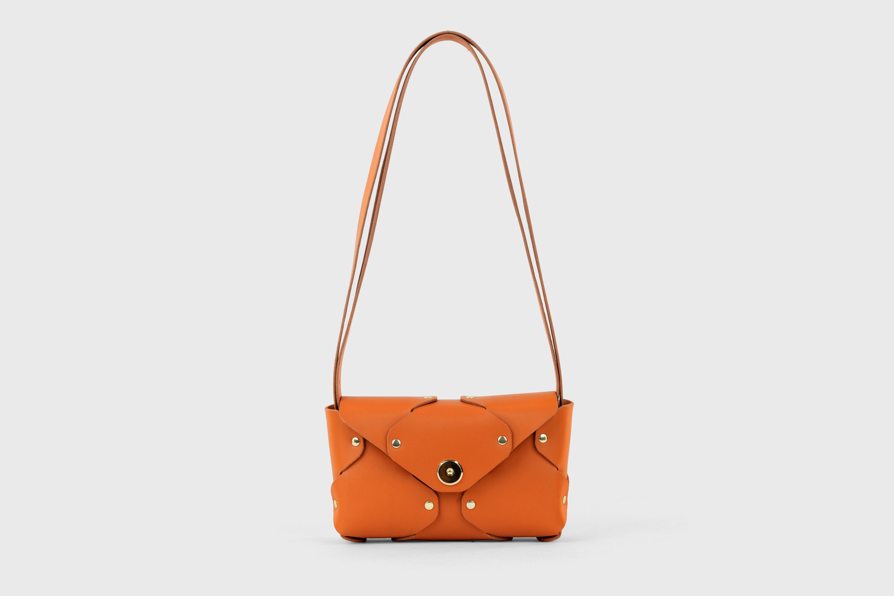 Tamara Bag Orange Color Leather Vegetable Tanned Leather Minimalist Modern Design Rivets Brass Premium Shoulderbag Atelier Madre Manuel Dreesmann Barcelona Spain
