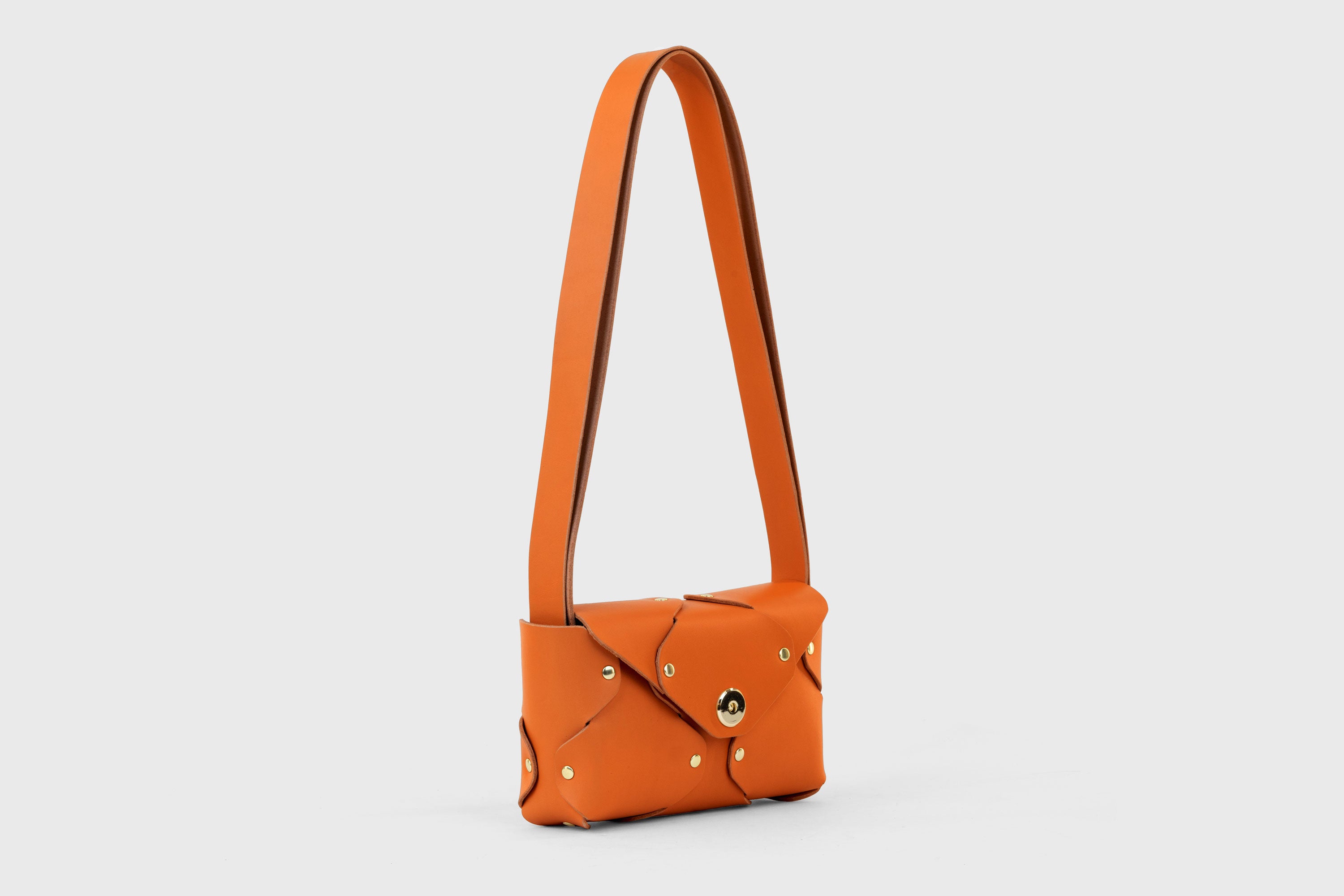 Tamara Bag Orange Color Leather Vegetable Tanned Leather Minimalist Modern Design Rivets Brass Premium Shoulderbag Atelier Madre Manuel Dreesmann Barcelona Spain