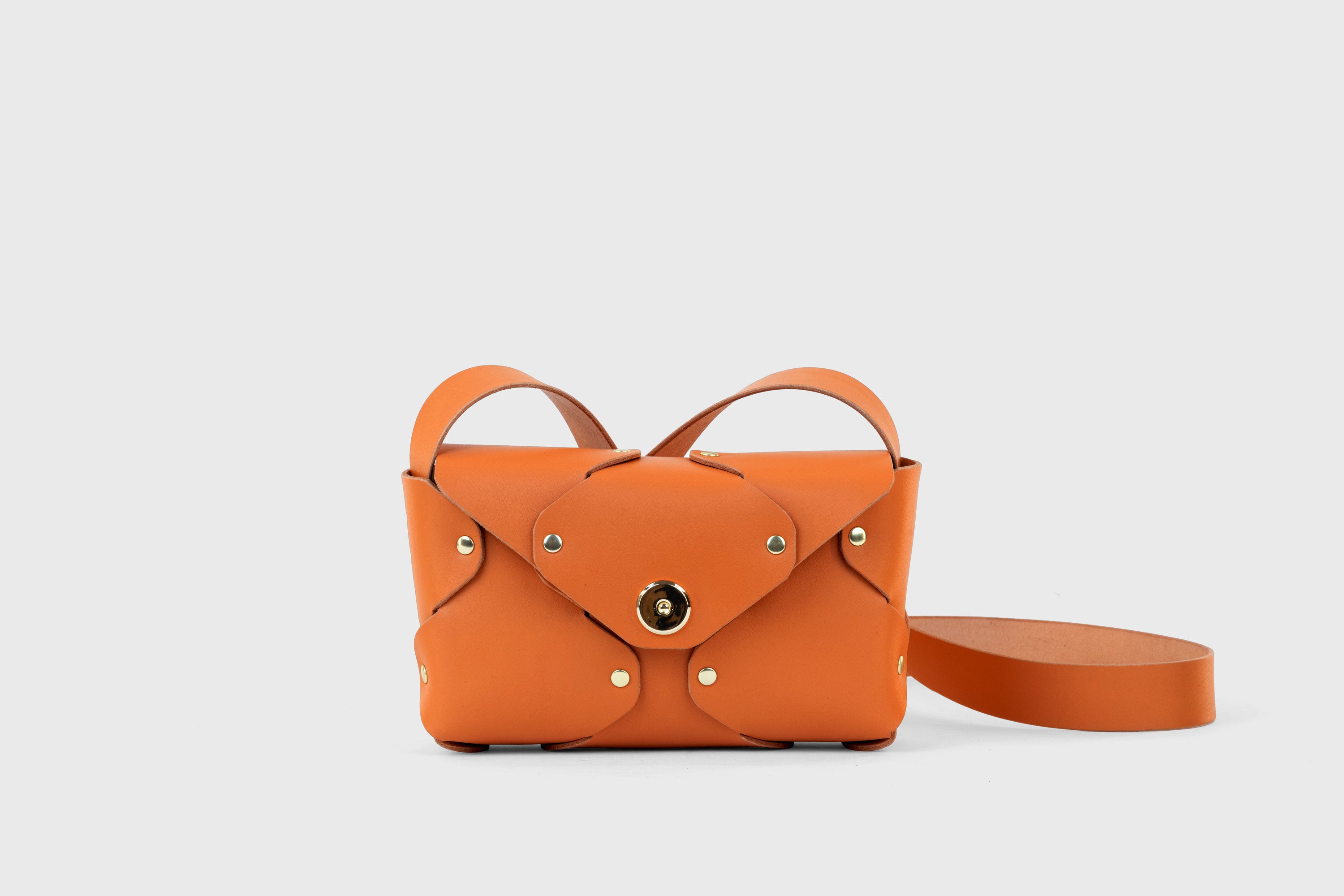 Tamara Bag Orange Color Leather Vegetable Tanned Leather Minimalist Modern Design Rivets Brass Premium Shoulderbag Atelier Madre Manuel Dreesmann Barcelona Spain