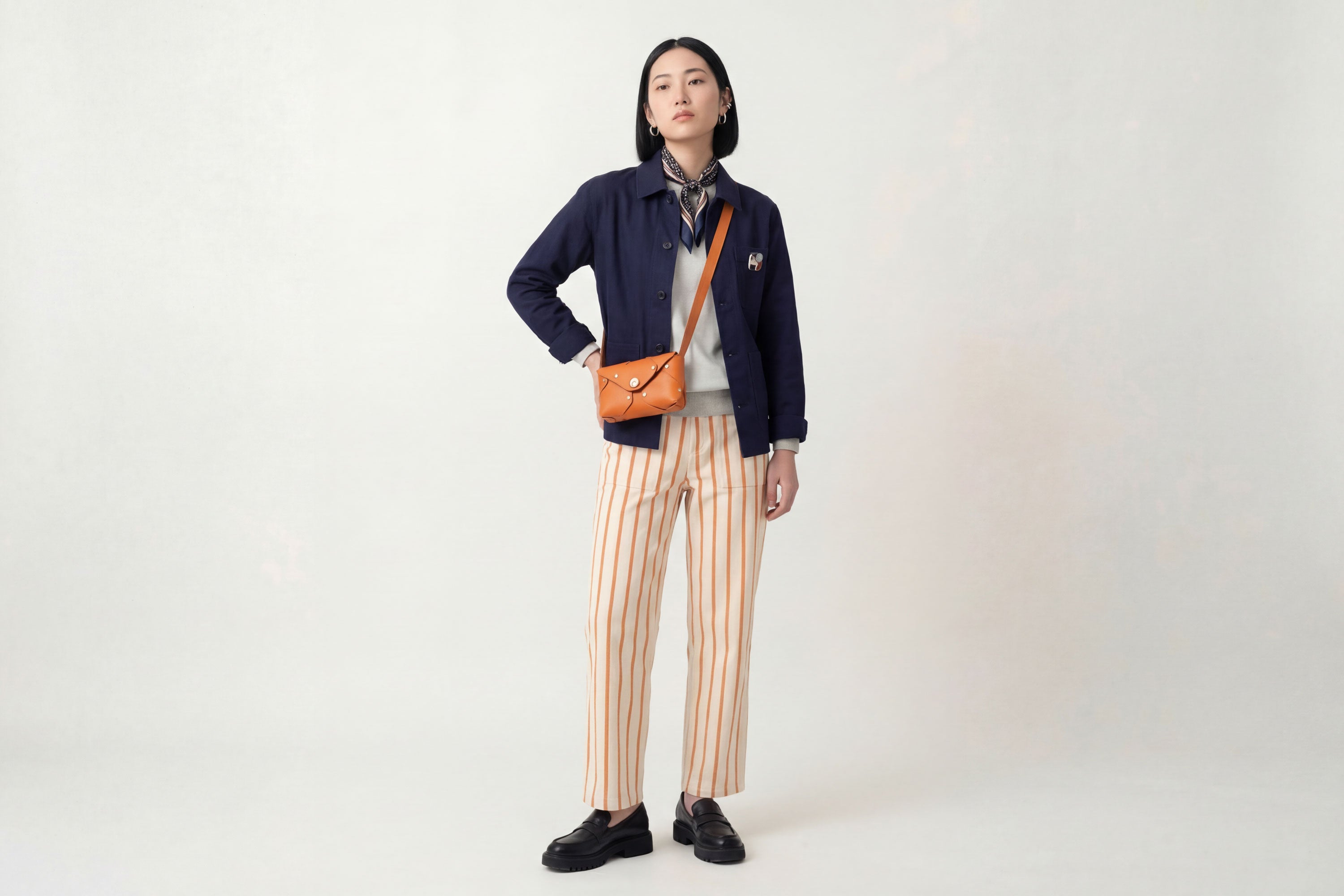 Tamara Bag Orange Color On A Woman Model Leather Vegetable Tanned Leather Minimalist Modern Design Rivets Brass Premium Shoulderbag Atelier Madre Manuel Dreesmann Barcelona Spain