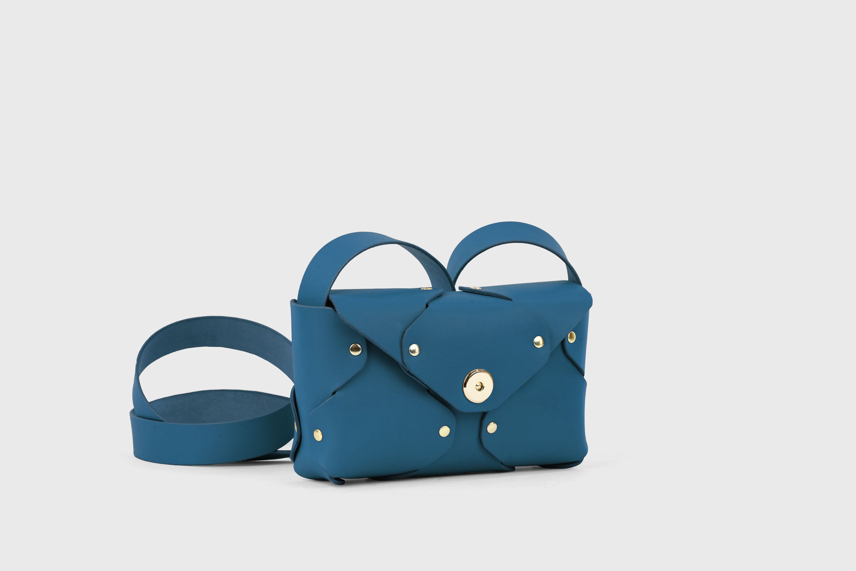 Tamara Bag Royal Blue Color Leather Vegetable Tanned Leather Minimalist Modern Design Rivets Brass Premium Shoulderbag Atelier Madre Manuel Dreesmann Barcelona Spain