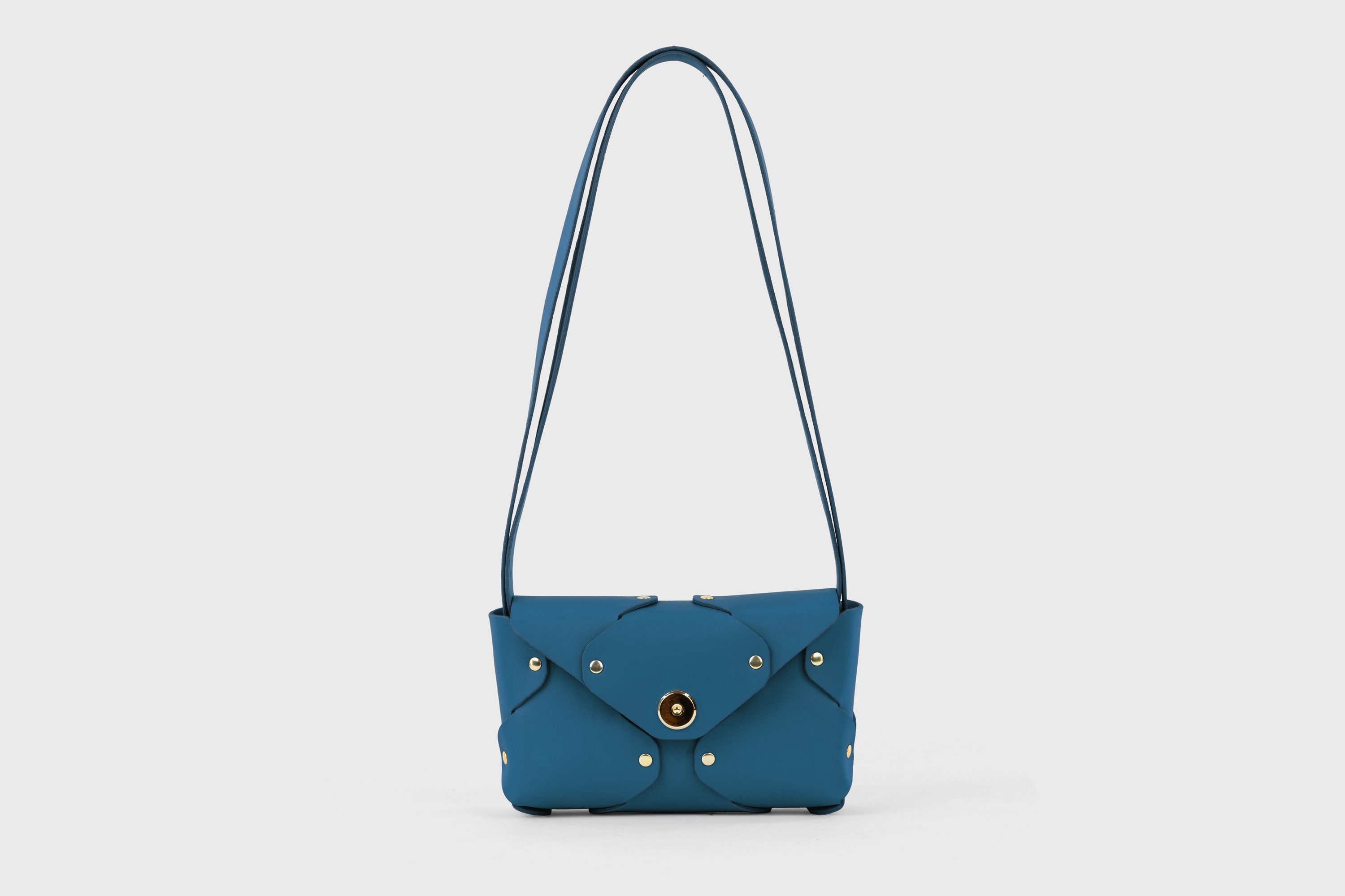 Tamara Bag Royal Blue Color Leather Vegetable Tanned Leather Minimalist Modern Design Rivets Brass Premium Shoulderbag Atelier Madre Manuel Dreesmann Barcelona Spain