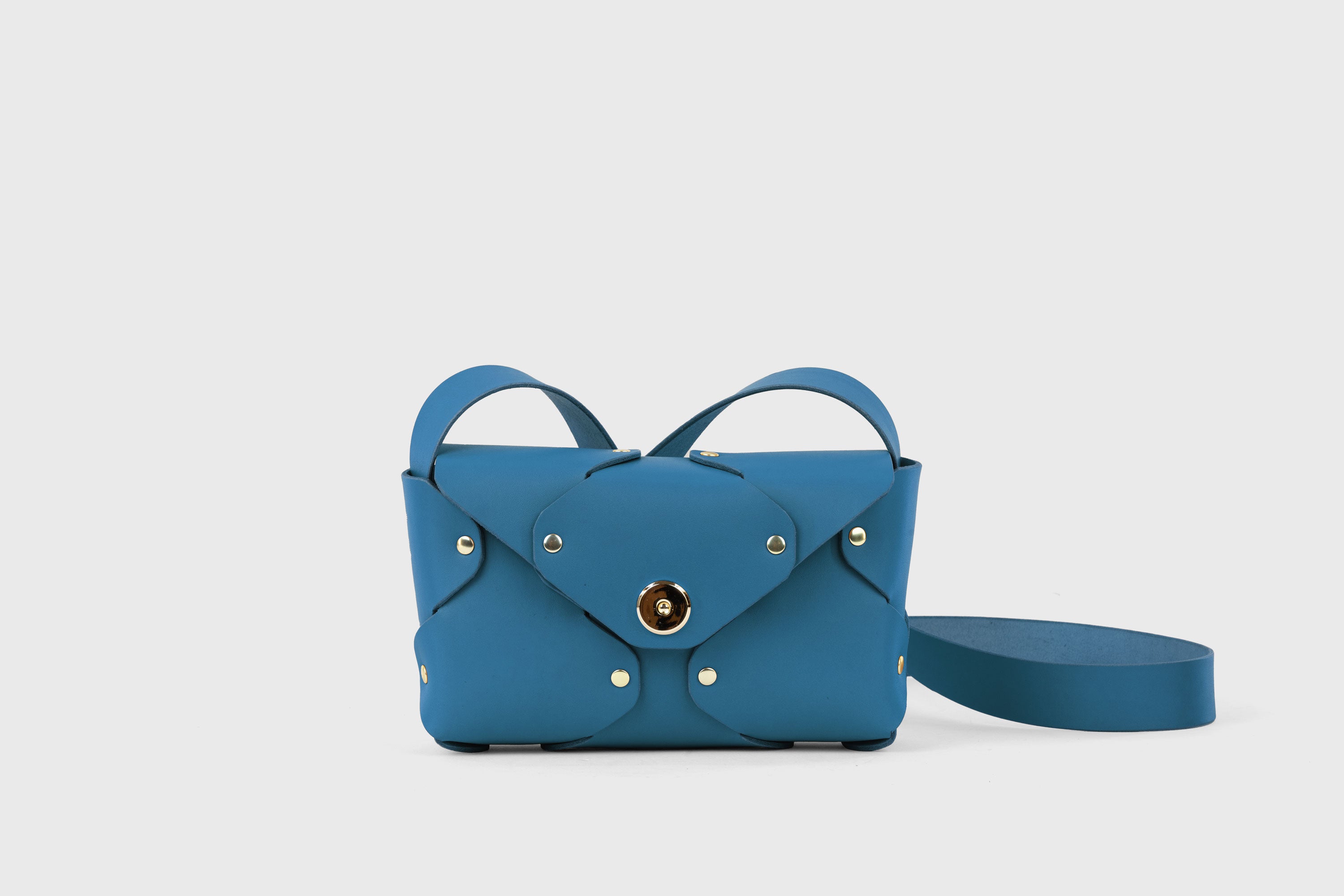 Tamara Bag Royal Blue Color Leather Vegetable Tanned Leather Minimalist Modern Design Rivets Brass Premium Shoulderbag Atelier Madre Manuel Dreesmann Barcelona Spain