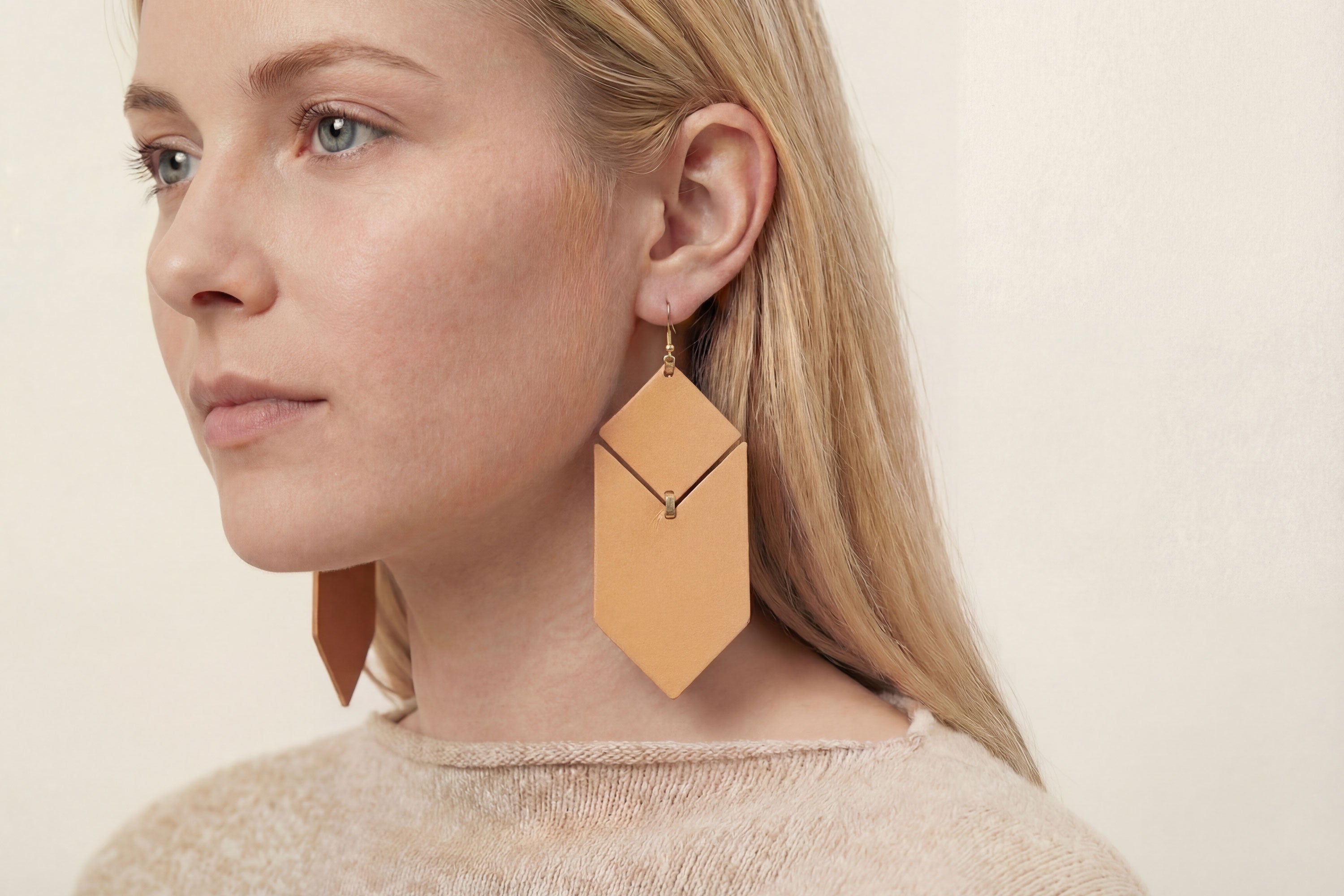 Tess Earrings Leather In Brown Color On Model Vegetable Tanned Leather Minimalistic Design Atelier Madre Manuel Dreesmann Barcelona Spain