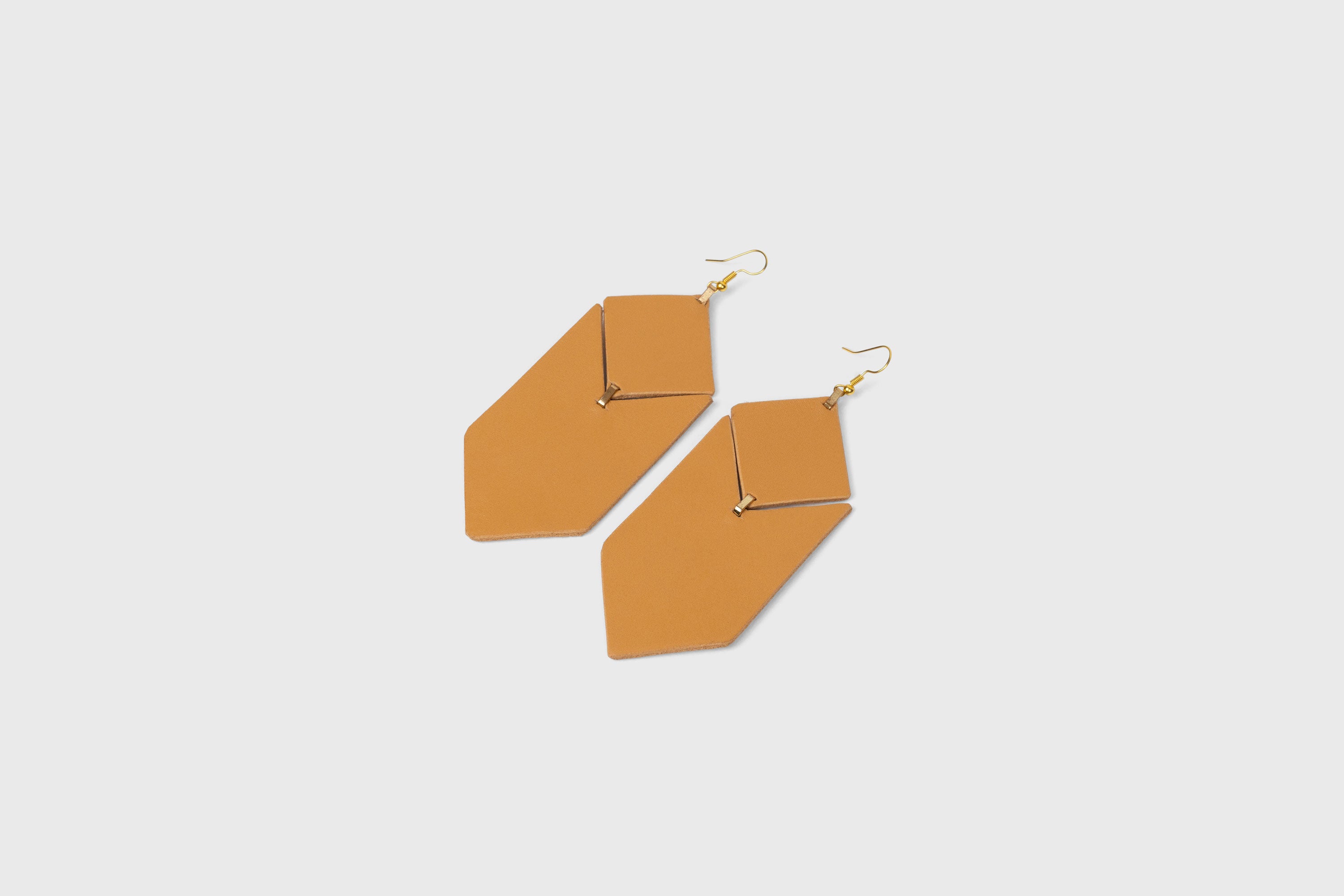 Tess Earrings Leather In Brown Color Vegetable Tanned Leather Minimalistic Design Atelier Madre Manuel Dreesmann Barcelona Spain