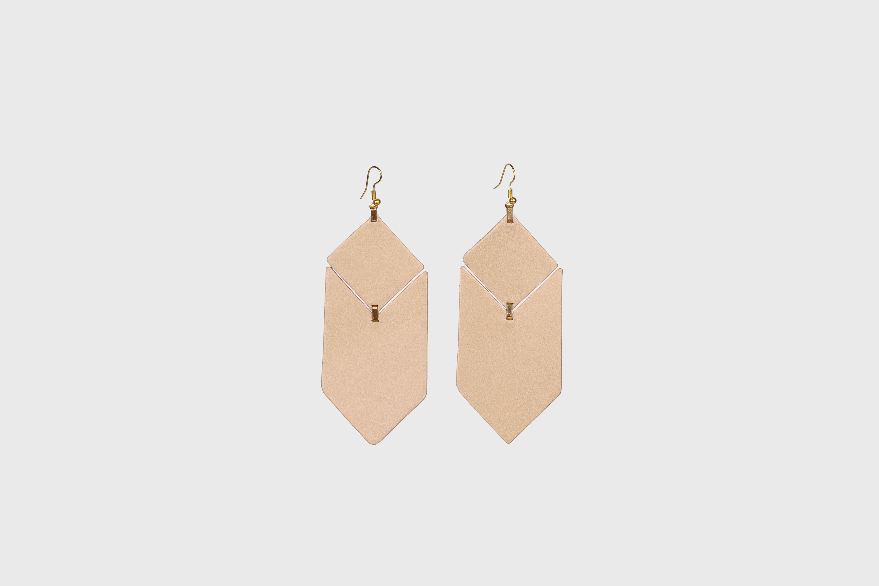 Tess Earrings Leather In Natural Color Vegetable Tanned Leather Minimalistic Design Atelier Madre Manuel Dreesmann Barcelona Spain