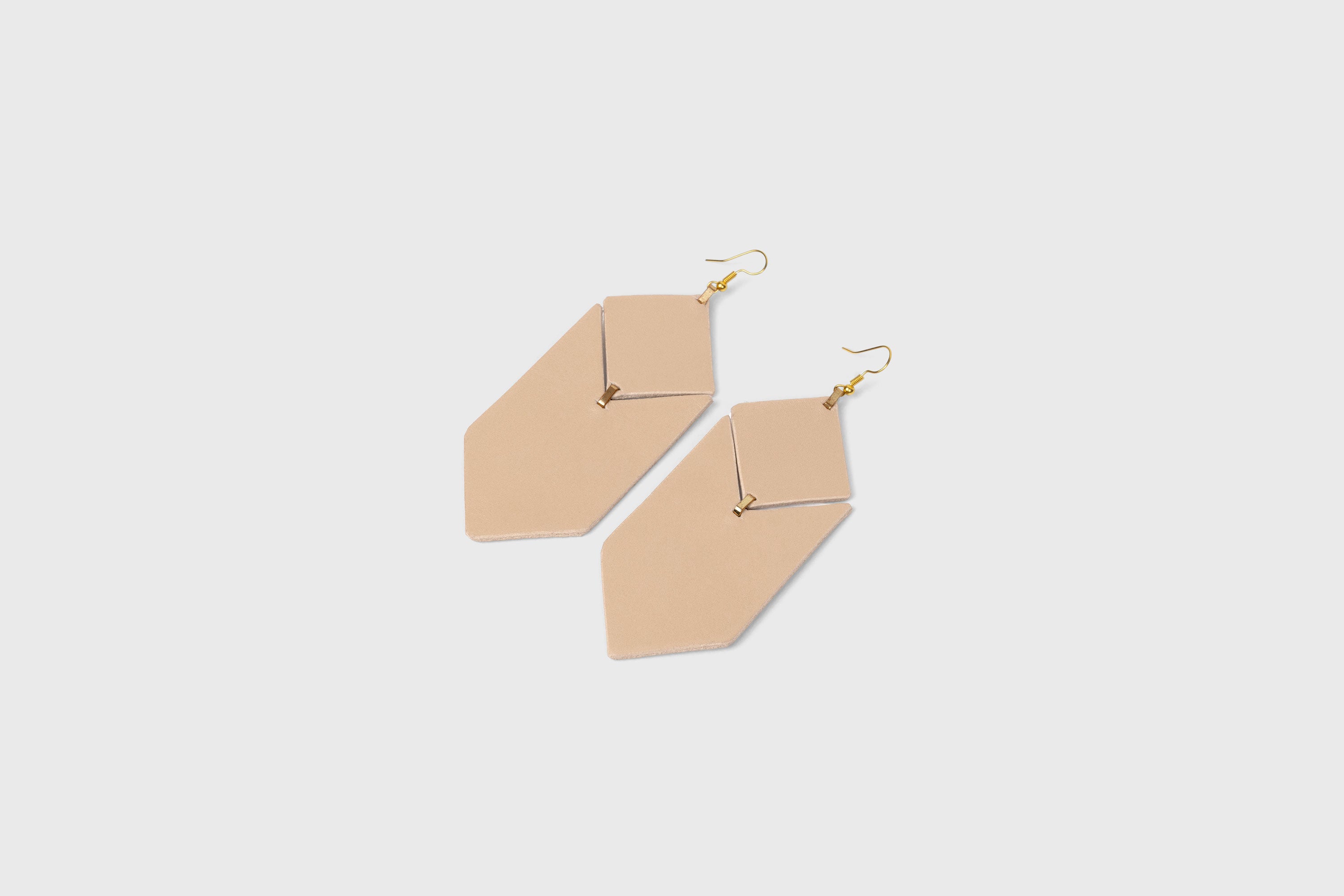Tess Earrings Leather In Natural Color Vegetable Tanned Leather Minimalistic Design Atelier Madre Manuel Dreesmann Barcelona Spain