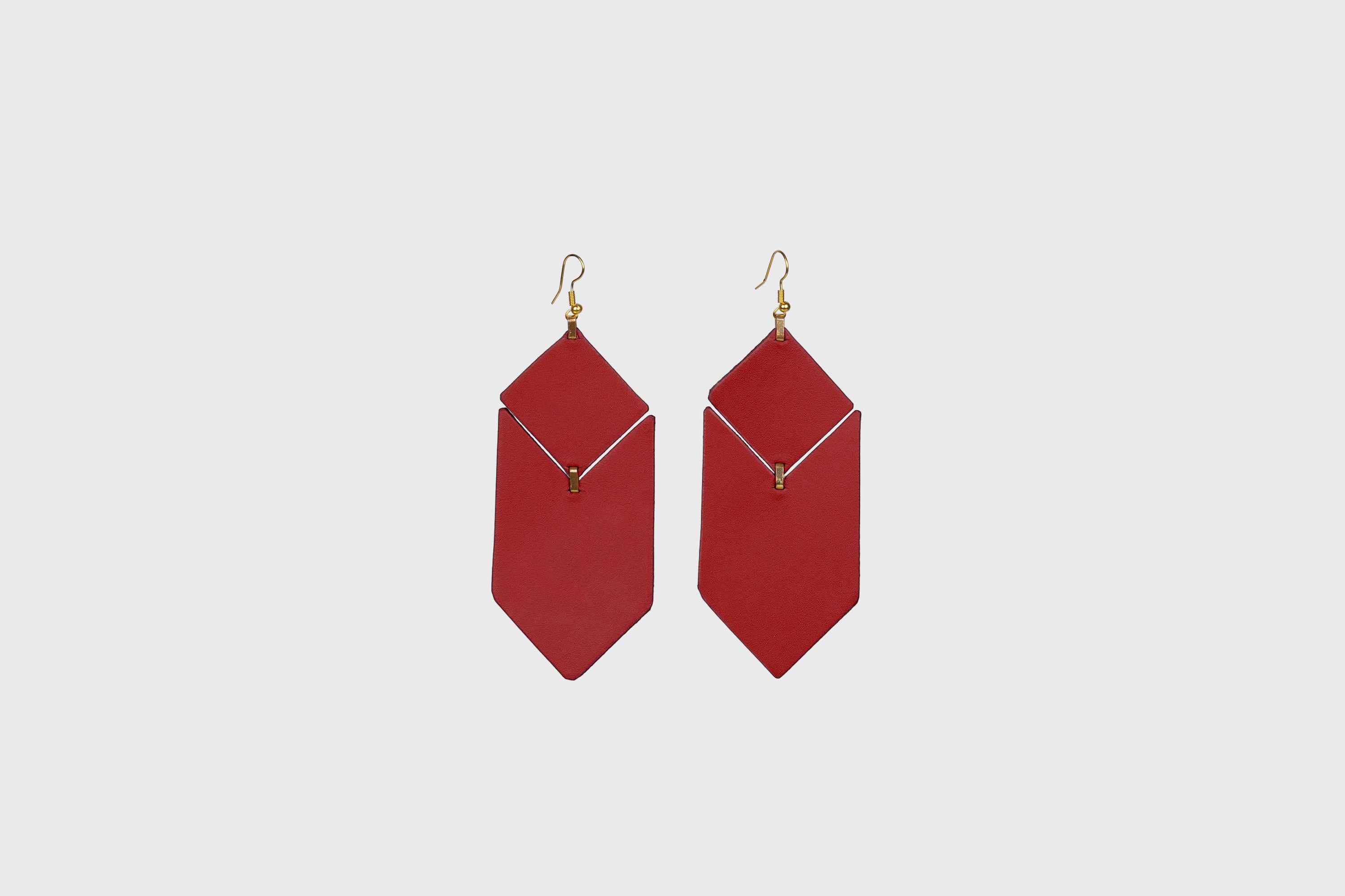 Tess Earrings Leather In Red Color Vegetable Tanned Leather Minimalistic Design Atelier Madre Manuel Dreesmann Barcelona Spain