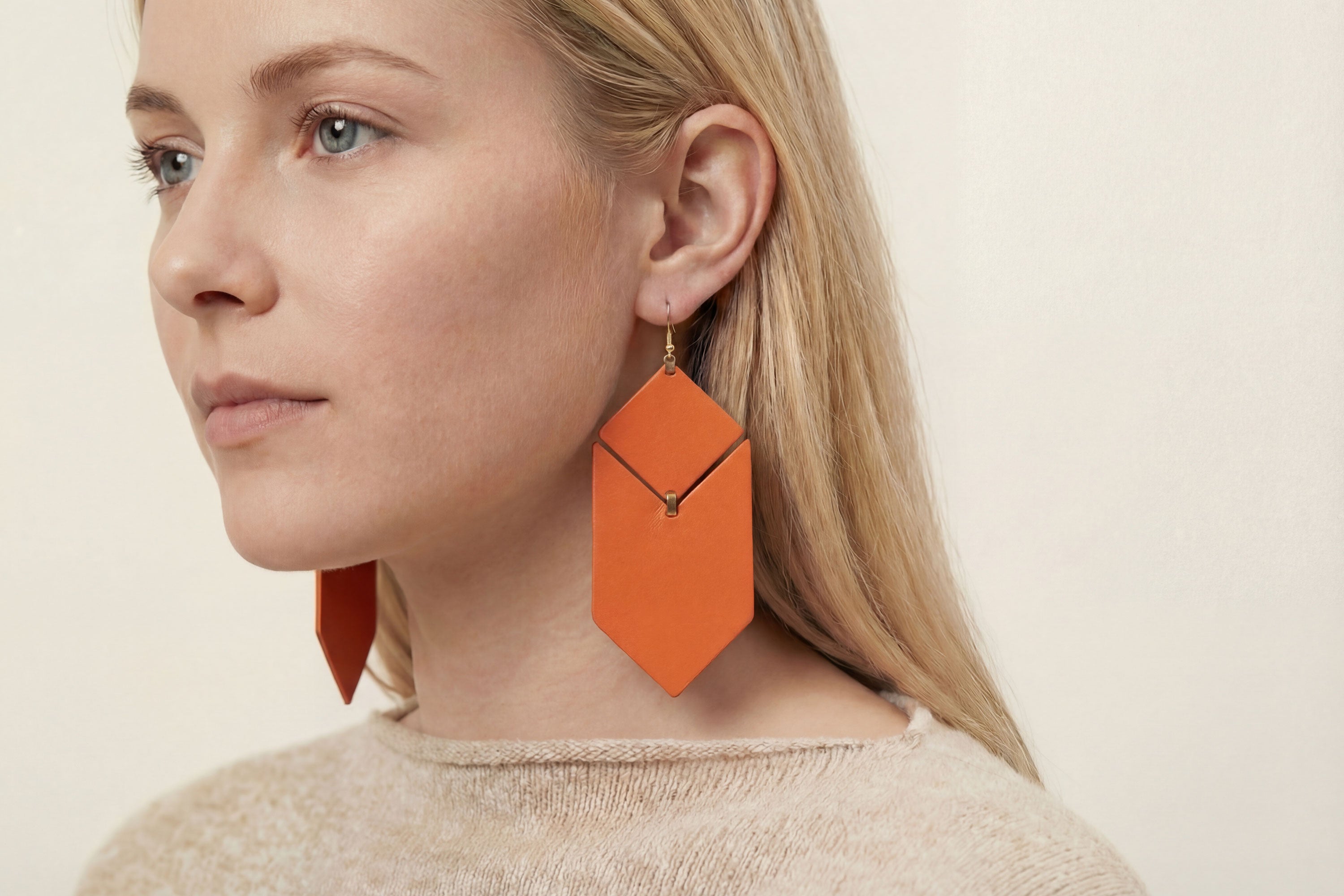 Tess Earrings Leather In Orange Color On Model Vegetable Tanned Leather Minimalistic Design Atelier Madre Manuel Dreesmann Barcelona Spain