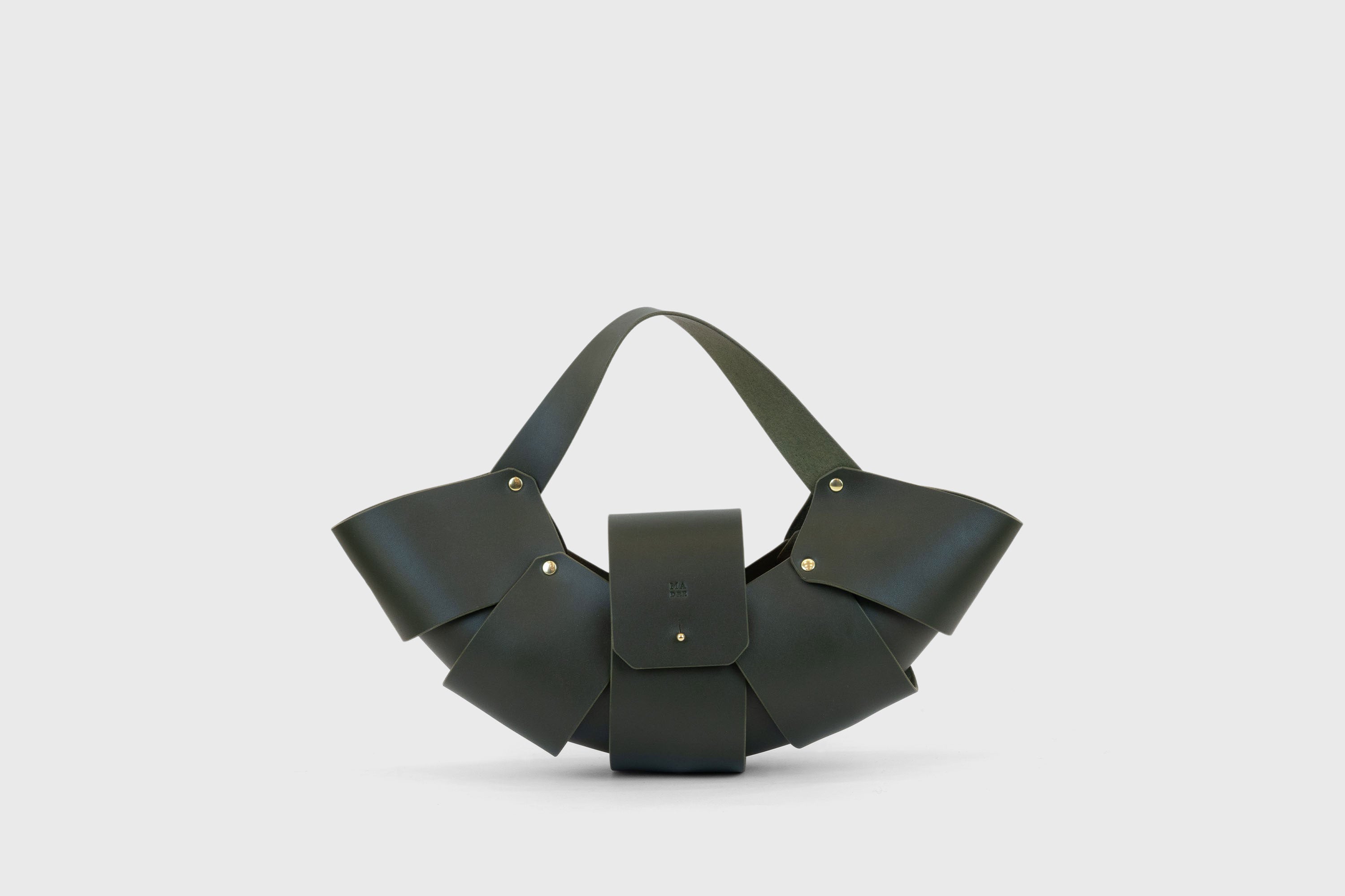 The Croissant Leather Bag Olive Green Vegetable Tanned Full Grain Premium Spain Brass Rivets Design Minimalist Modern Shopper Handbag Pouch Handbag Atelier Madre Manuel Dreesmann Barcelona