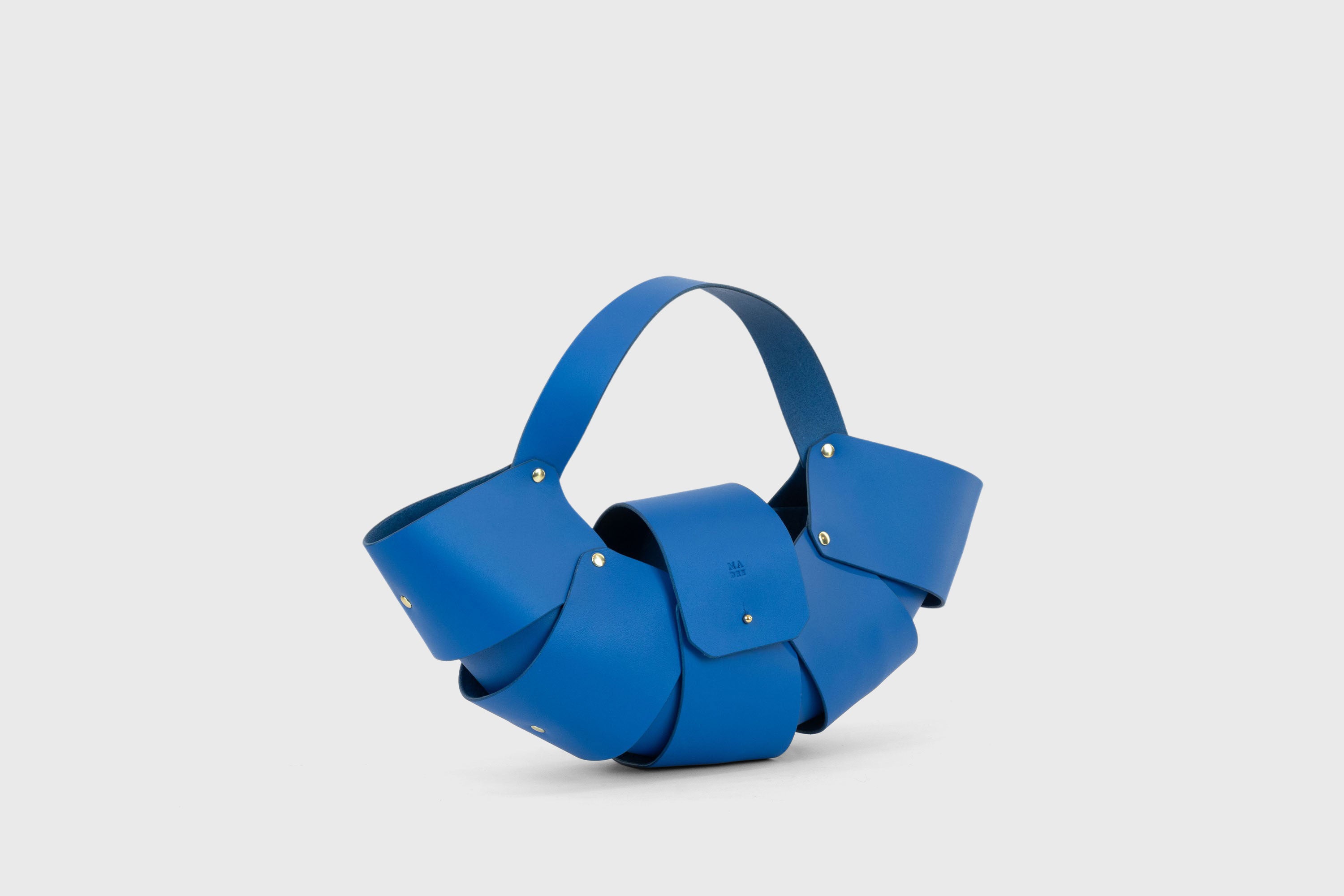 The Croissant Leather Bag Royal Blue Vegetable Tanned Full Grain Premium Spain Brass Rivets Design Minimalist Modern Shopper Handbag Pouch Handbag Atelier Madre Manuel Dreesmann Barcelona
