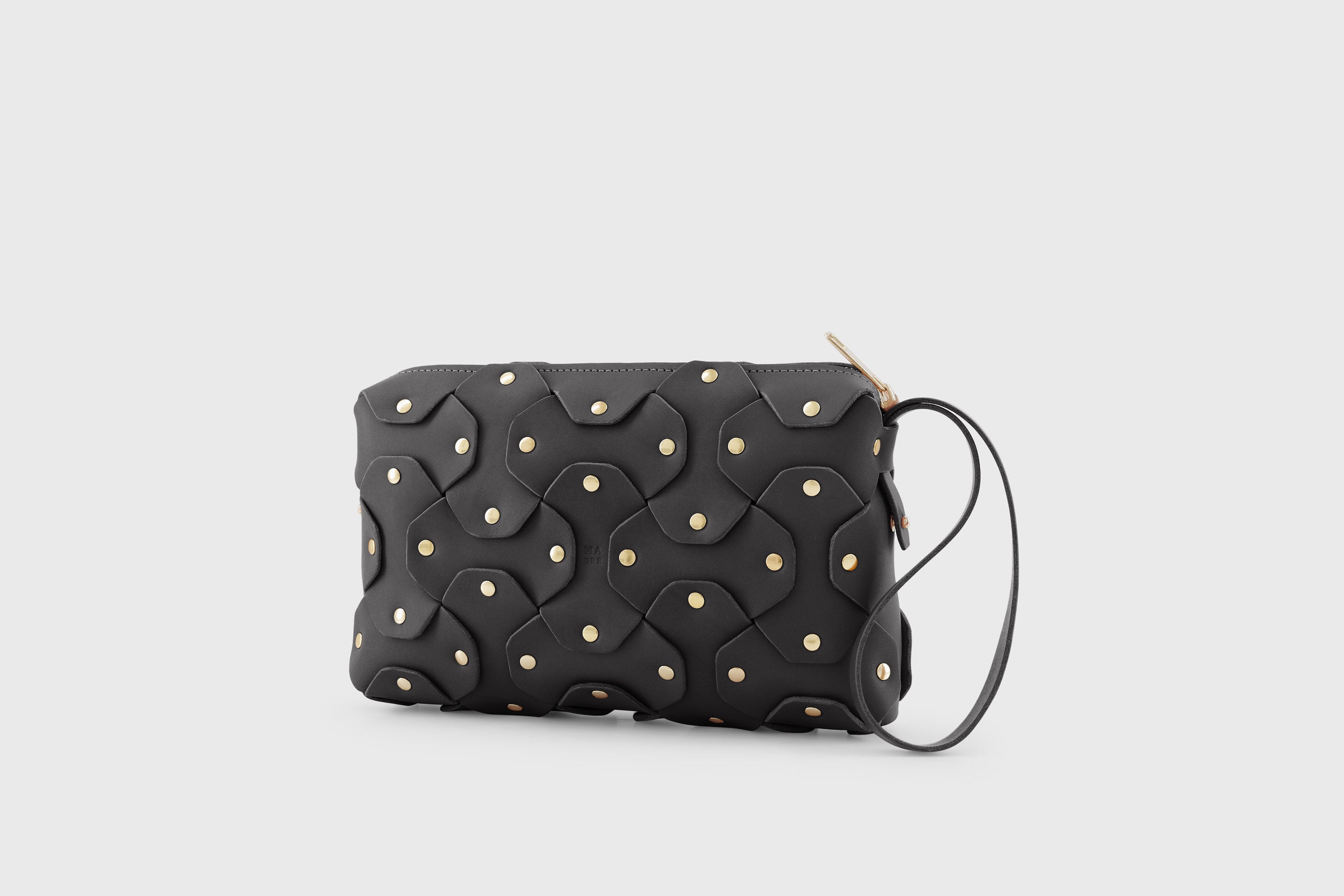 The Rivet Bag Big Leather Black Color Vegetable Tanned Full Grain Leather Premium Quality Handbag Crossbody Shoulder Clutch Minimalistic Modern Design Atelier Madre Manuel Dreesmann Barcelona Spain