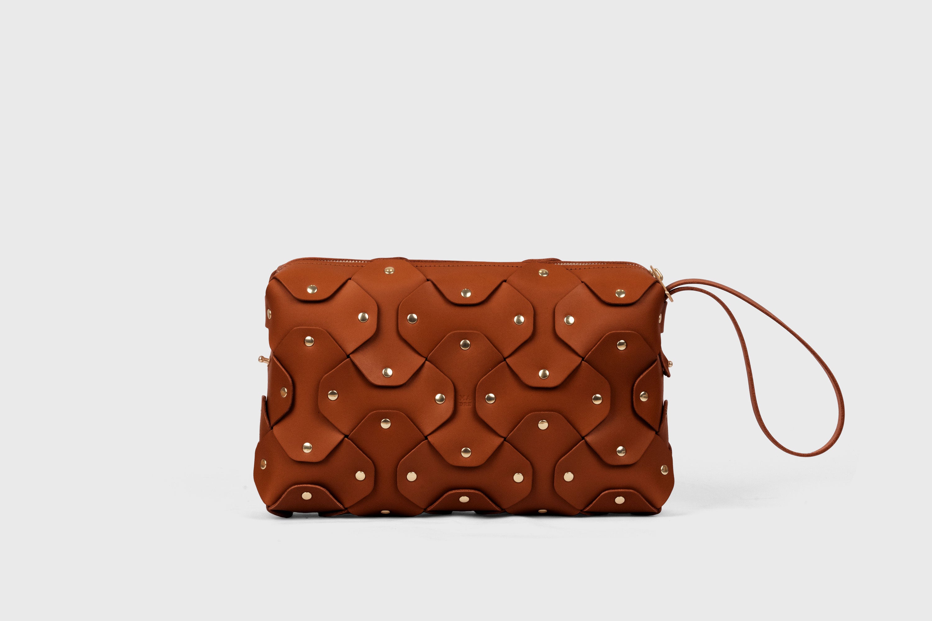 Mala Rivet Bag Grande em couro castanho-escuro, de couro de grão integral com curtimento vegetal, de qualidade premium, mala de mão, mala a tiracolo, clutch, design minimalista e moderno, Atelier Madre Manuel Dreesmann, Barcelona, Espanha