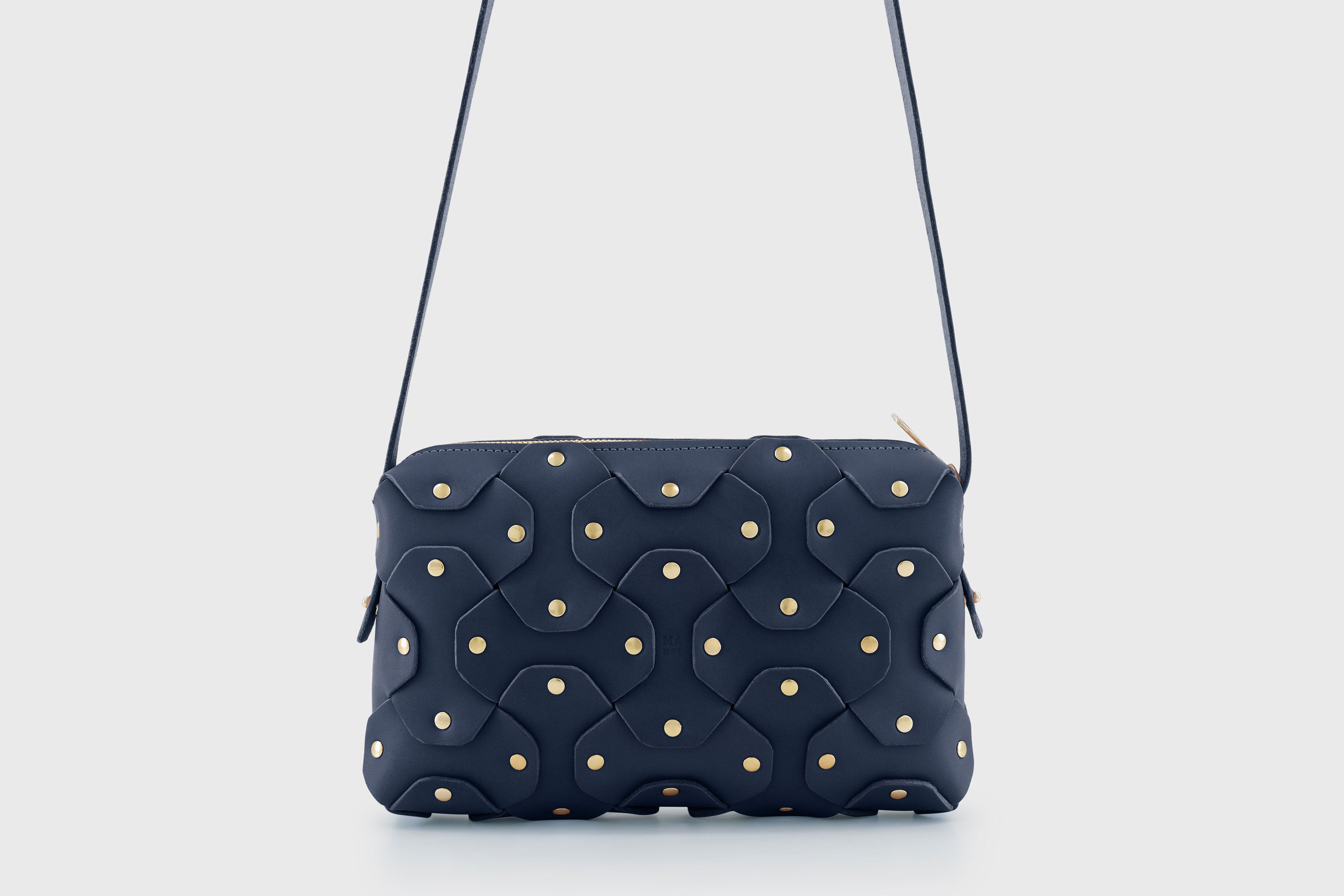 The Rivet Bag Big Leather Marine Blue Color Vegetable Tanned Full Grain Leather Premium Quality Handbag Crossbody Shoulder Clutch Minimalistic Modern Design Atelier Madre Manuel Dreesmann Barcelona Spain