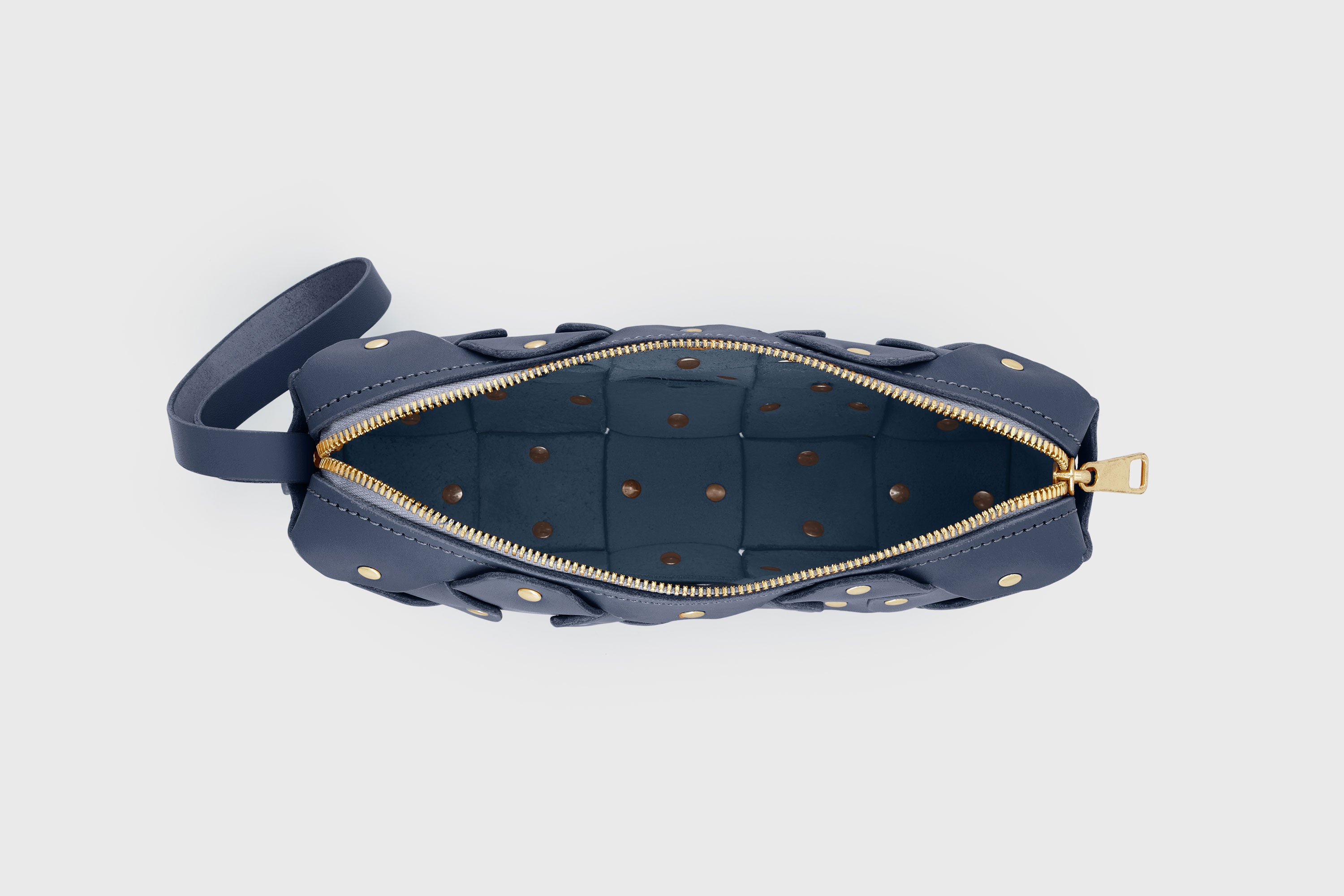 The Rivet Bag Big Leather Marine Blue Color Vegetable Tanned Full Grain Leather Premium Quality Handbag Crossbody Shoulder Clutch Minimalistic Modern Design Atelier Madre Manuel Dreesmann Barcelona Spain