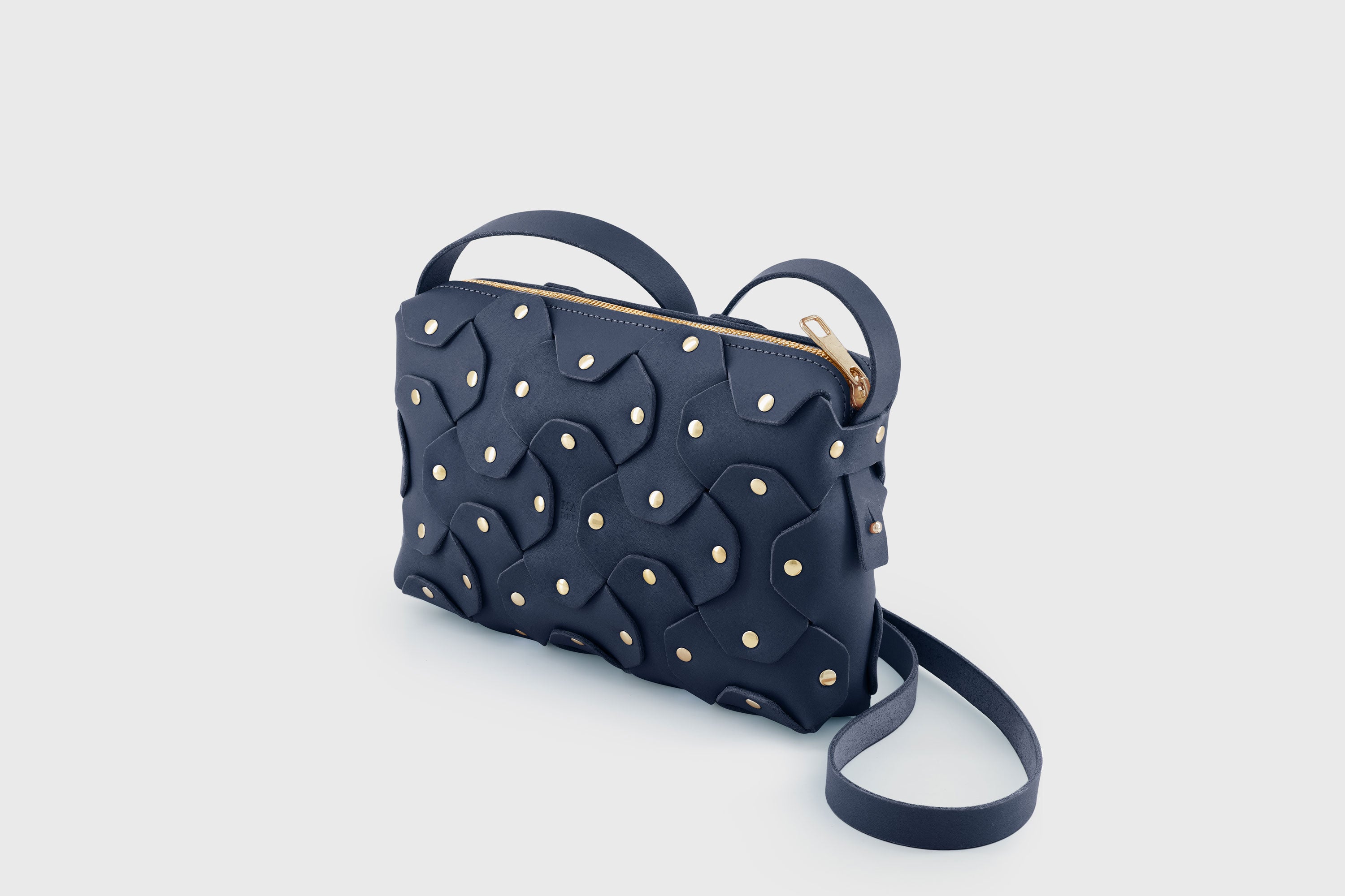 The Rivet Bag Big Leather Marine Blue Color Vegetable Tanned Full Grain Leather Premium Quality Handbag Crossbody Shoulder Clutch Minimalistic Modern Design Atelier Madre Manuel Dreesmann Barcelona Spain