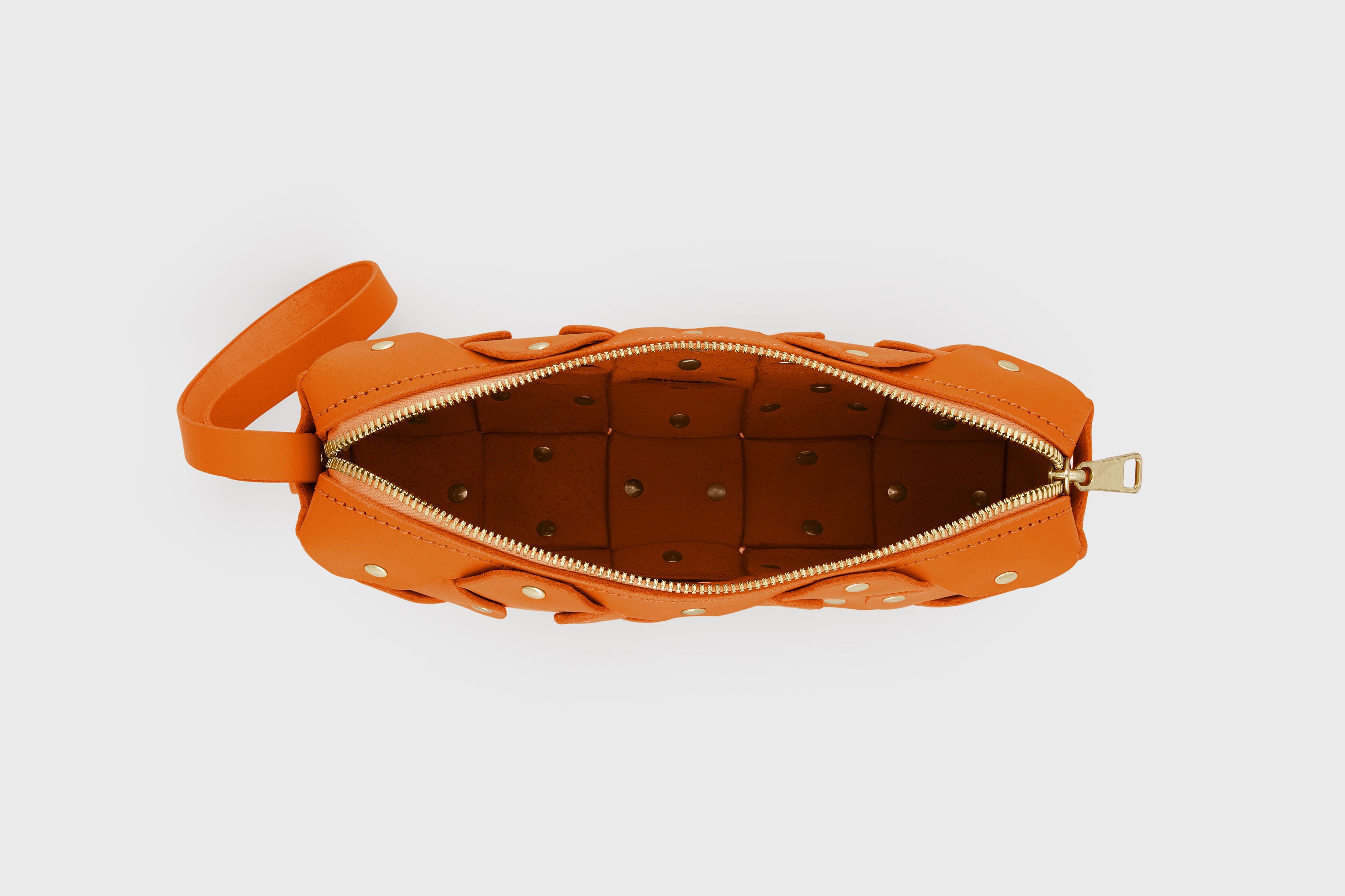 The Rivet Bag Big Leather Orange Color Vegetable Tanned Full Grain Leather Premium Quality Handbag Crossbody Shoulder Clutch Minimalistic Modern Design Atelier Madre Manuel Dreesmann Barcelona Spain