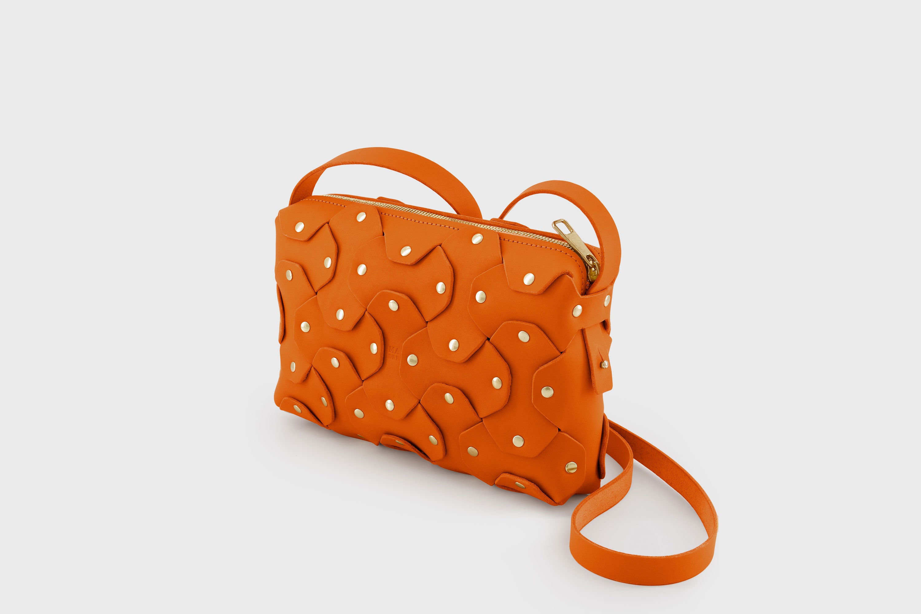 The Rivet Bag Big Leather Orange Color Vegetable Tanned Full Grain Leather Premium Quality Handbag Crossbody Shoulder Clutch Minimalistic Modern Design Atelier Madre Manuel Dreesmann Barcelona Spain
