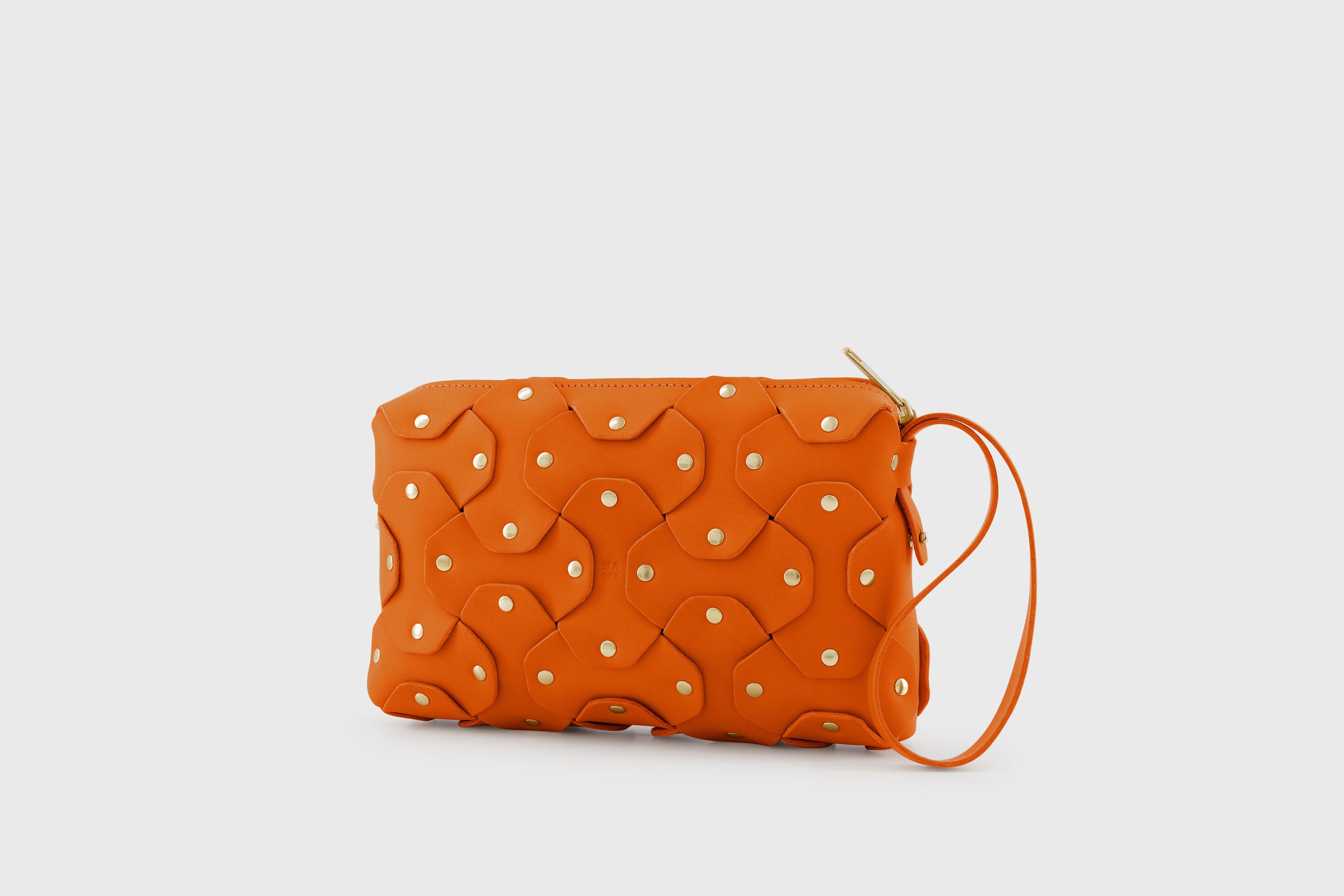 The Rivet Bag Big Leather Orange Color Vegetable Tanned Full Grain Leather Premium Quality Handbag Crossbody Shoulder Clutch Minimalistic Modern Design Atelier Madre Manuel Dreesmann Barcelona Spain