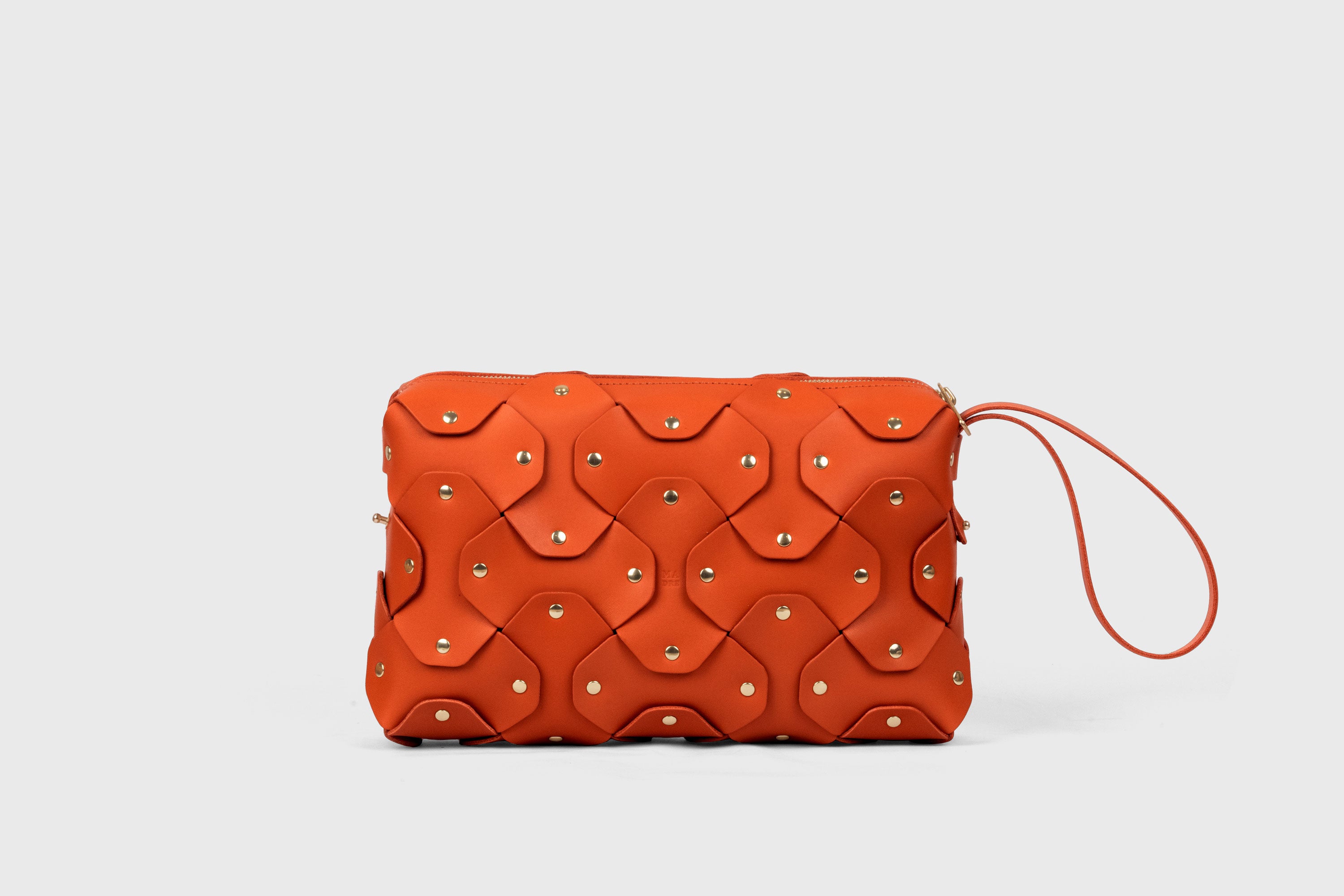 Mala Rivet Bag Grande em Couro Laranja, em couro de grão integral curtido vegetalmente, de qualidade premium; mala de mão, a tiracolo, clutch; design minimalista e moderno da Atelier Madre / Manuel Dreesmann, Barcelona, Espanha
