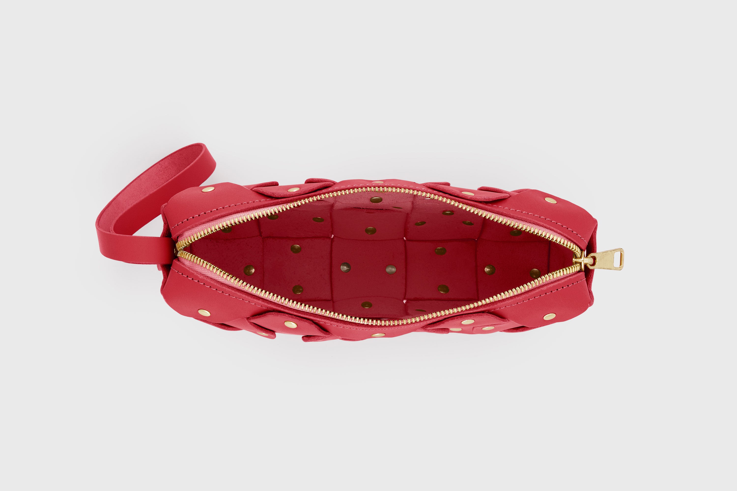 The Rivet Bag Big Leather Red Color Vegetable Tanned Full Grain Leather Premium Quality Handbag Crossbody Shoulder Clutch Minimalistic Modern Design Atelier Madre Manuel Dreesmann Barcelona Spain