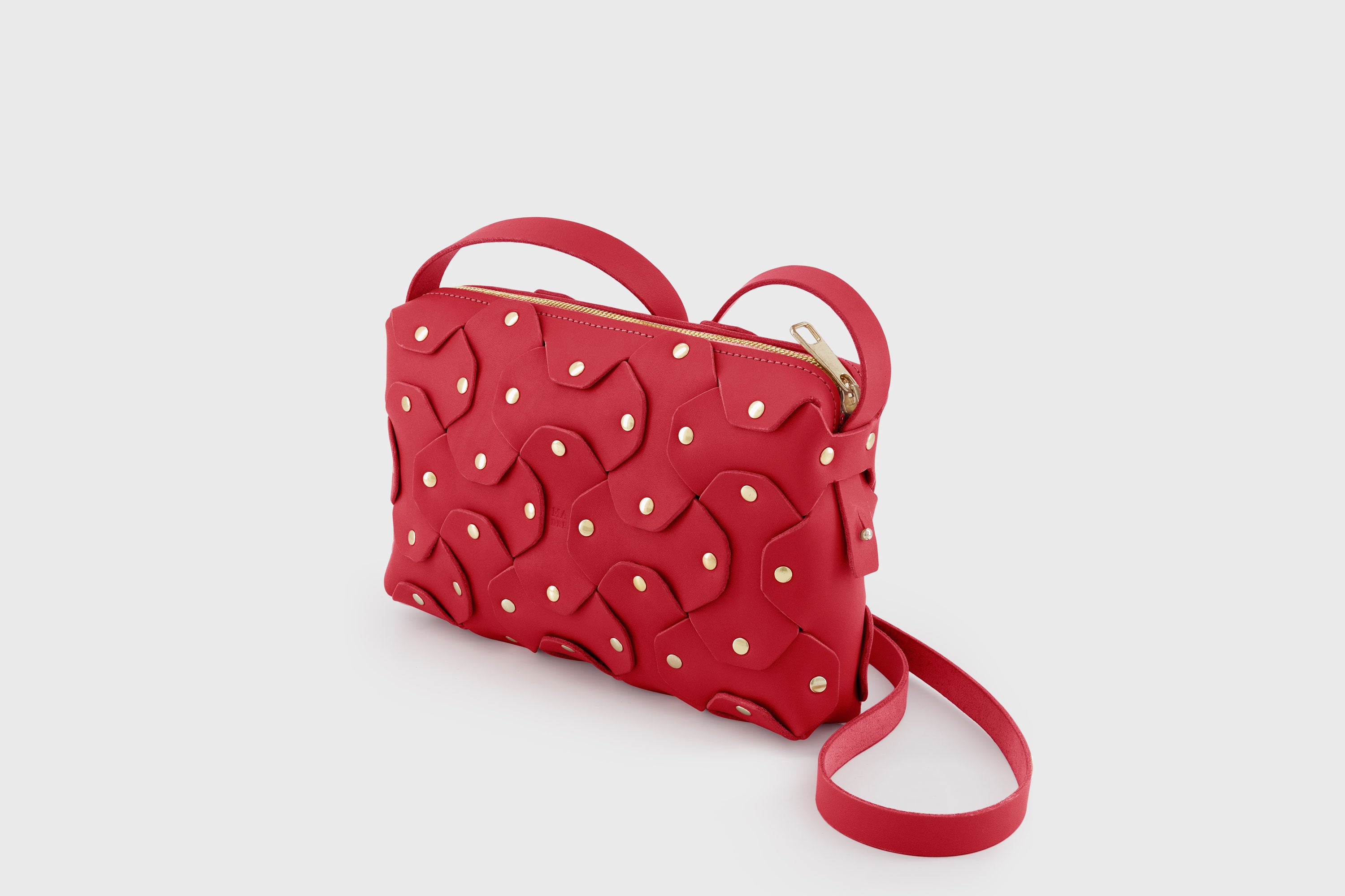 The Rivet Bag Big Leather Red Color Vegetable Tanned Full Grain Leather Premium Quality Handbag Crossbody Shoulder Clutch Minimalistic Modern Design Atelier Madre Manuel Dreesmann Barcelona Spain