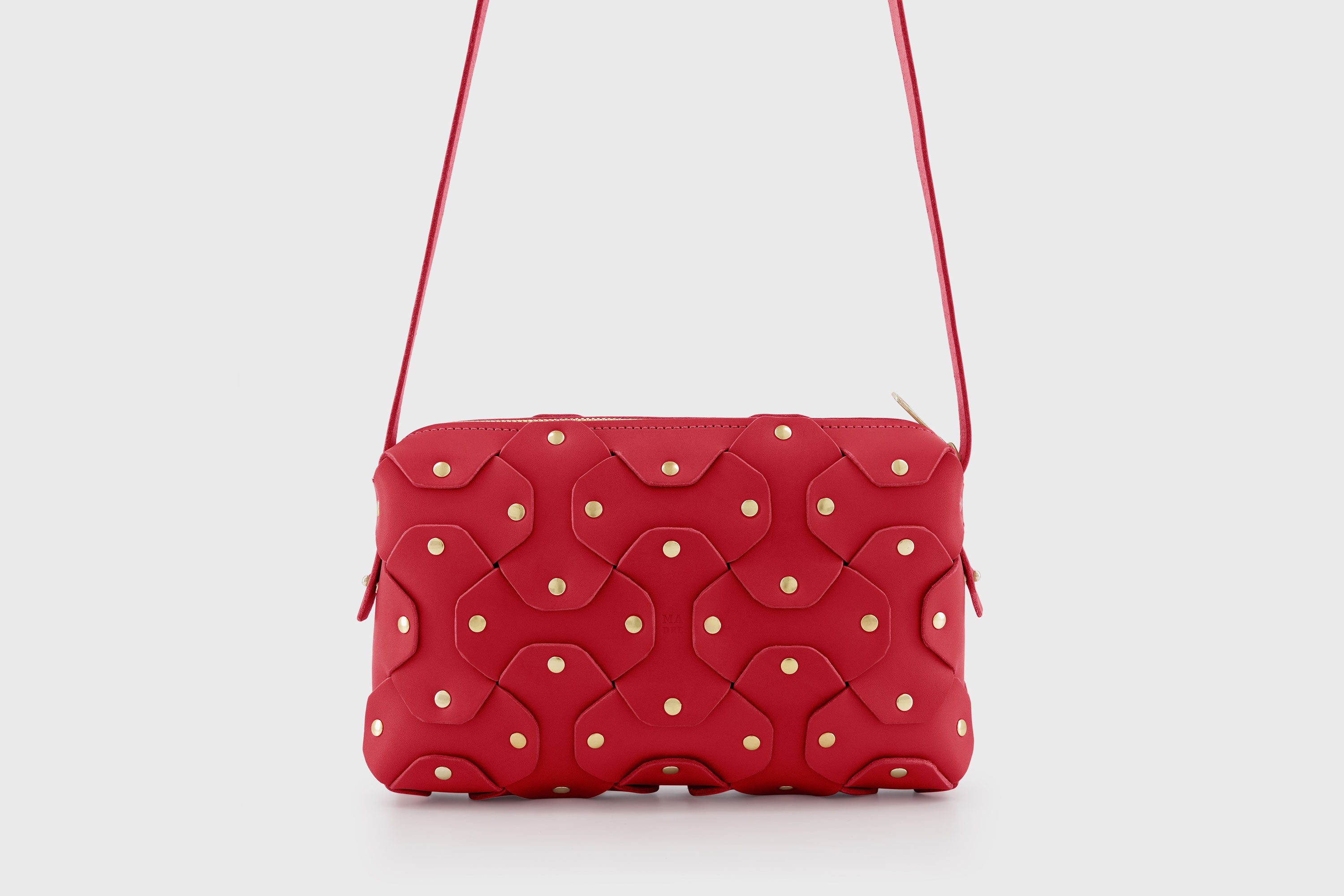 The Rivet Bag Big Leather Red Color Vegetable Tanned Full Grain Leather Premium Quality Handbag Crossbody Shoulder Clutch Minimalistic Modern Design Atelier Madre Manuel Dreesmann Barcelona Spain