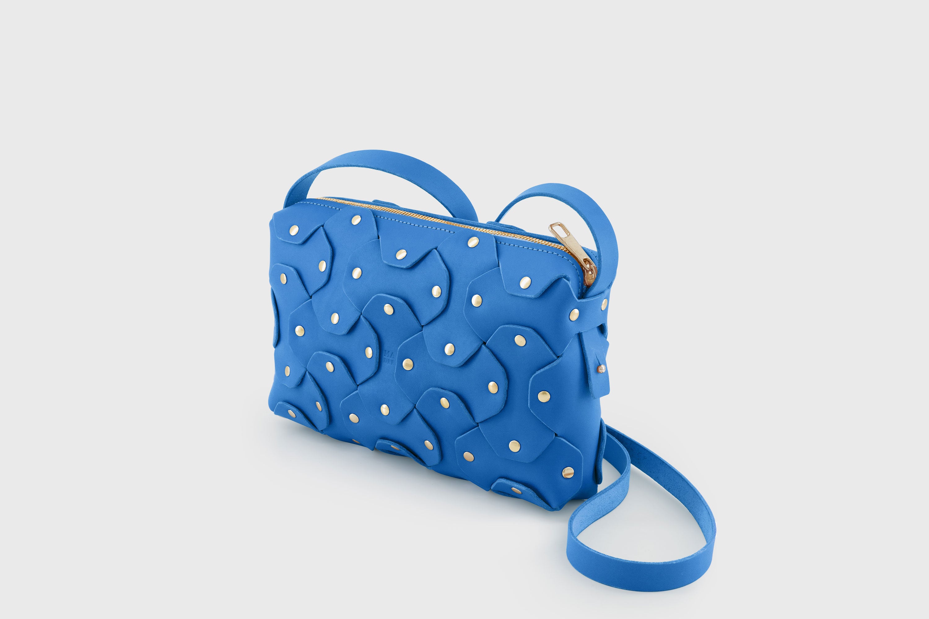 The Rivet Bag Big Leather Royal Blue Color Vegetable Tanned Full Grain Leather Premium Quality Handbag Crossbody Shoulder Clutch Minimalistic Modern Design Atelier Madre Manuel Dreesmann Barcelona Spain