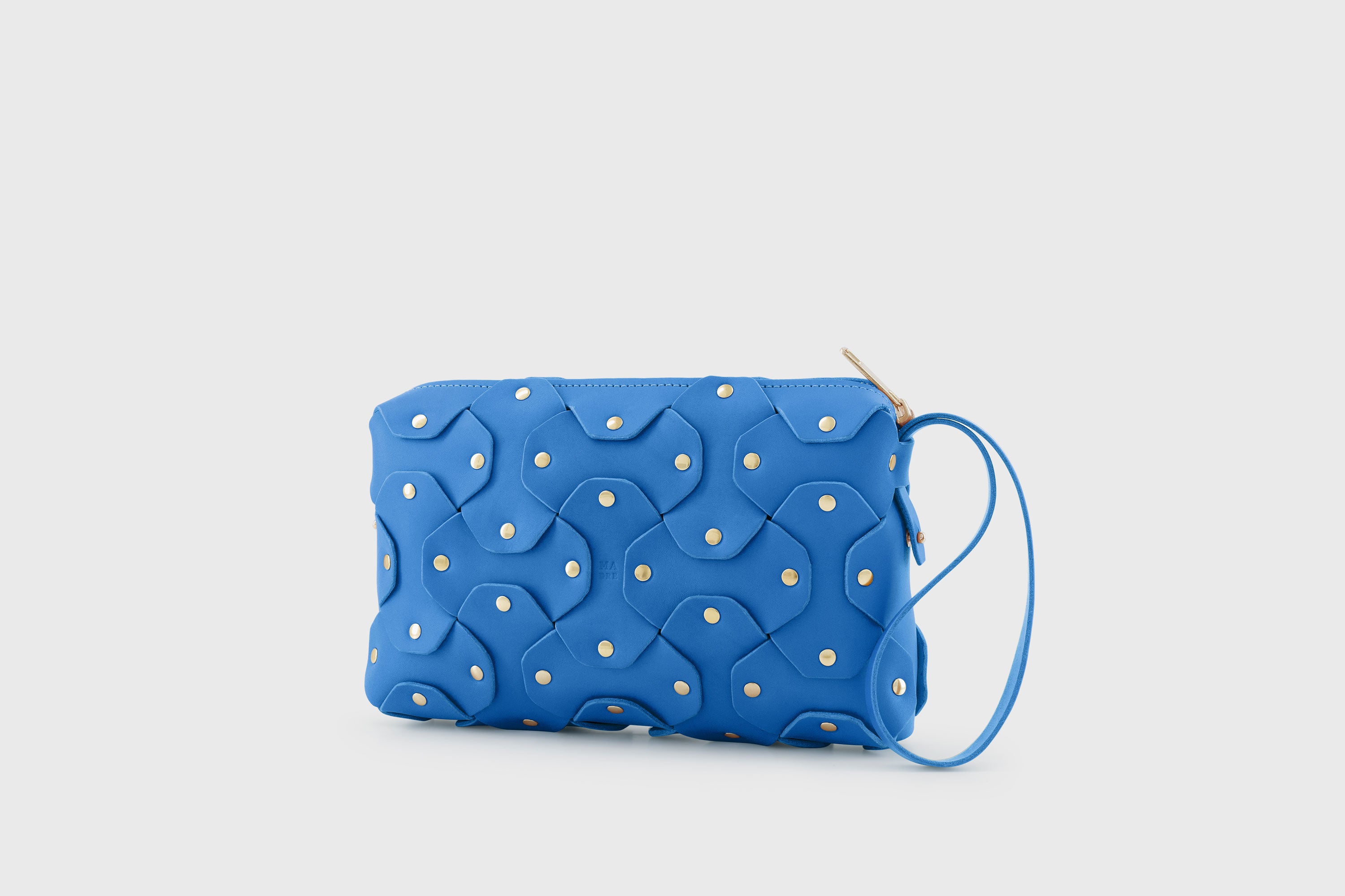 The Rivet Bag Big Leather Royal Blue Color Vegetable Tanned Full Grain Leather Premium Quality Handbag Crossbody Shoulder Clutch Minimalistic Modern Design Atelier Madre Manuel Dreesmann Barcelona Spain