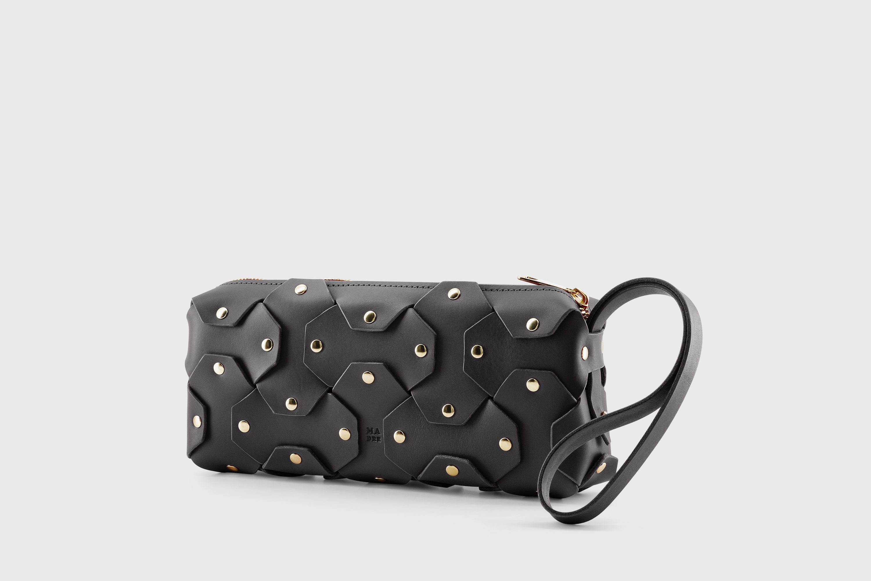 The Rivet Bag Leather Black Color Vegetable Tanned Full Grain Leather Premium Quality Handbag Crossbody Shoulder Clutch Minimalistic Modern Design Atelier Madre Manuel Dreesmann Barcelona Spain