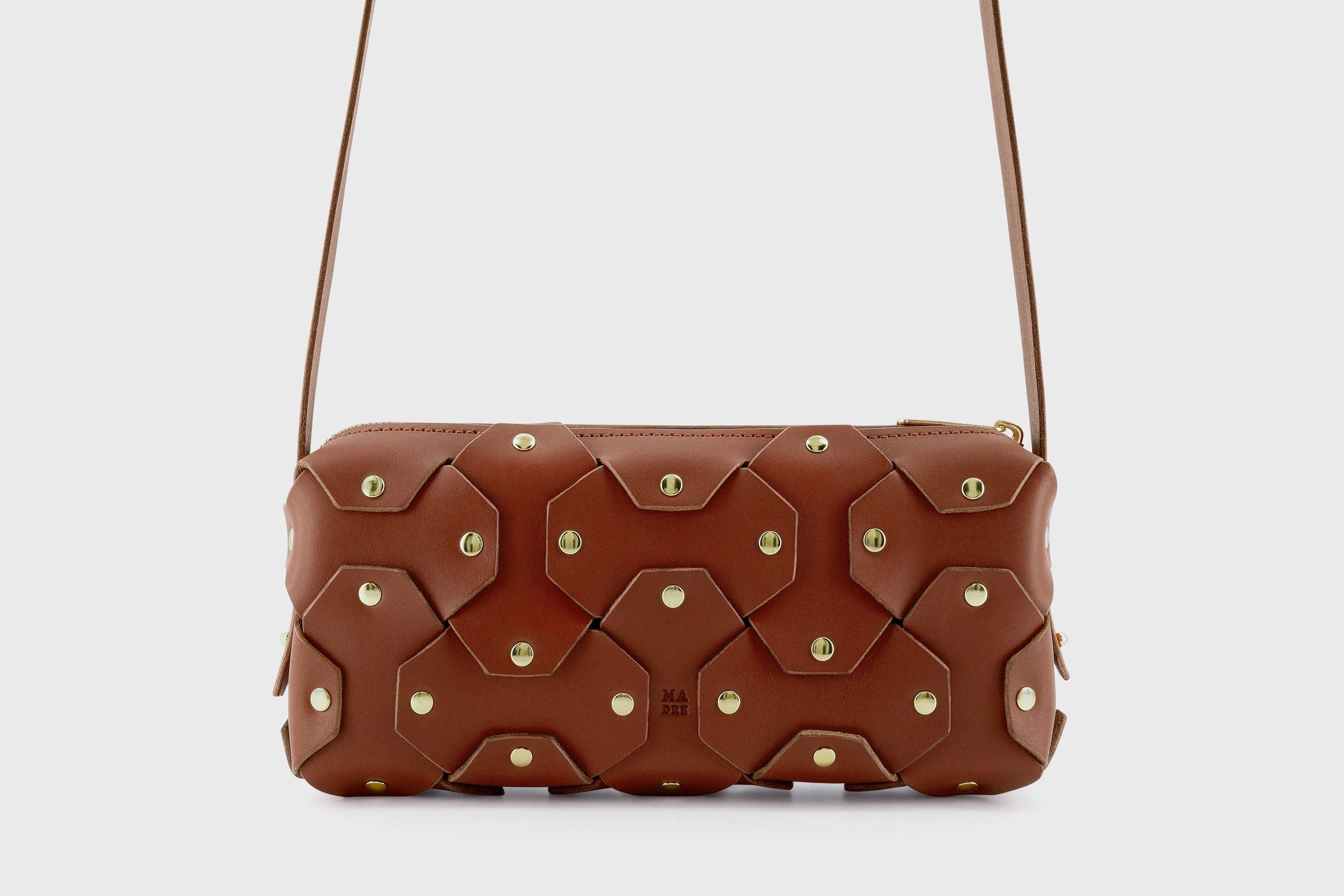 The Rivet Bag Leather Dark Brown Color Vegetable Tanned Full Grain Leather Premium Quality Handbag Crossbody Shoulder Clutch Minimalistic Modern Design Atelier Madre Manuel Dreesmann Barcelona Spain