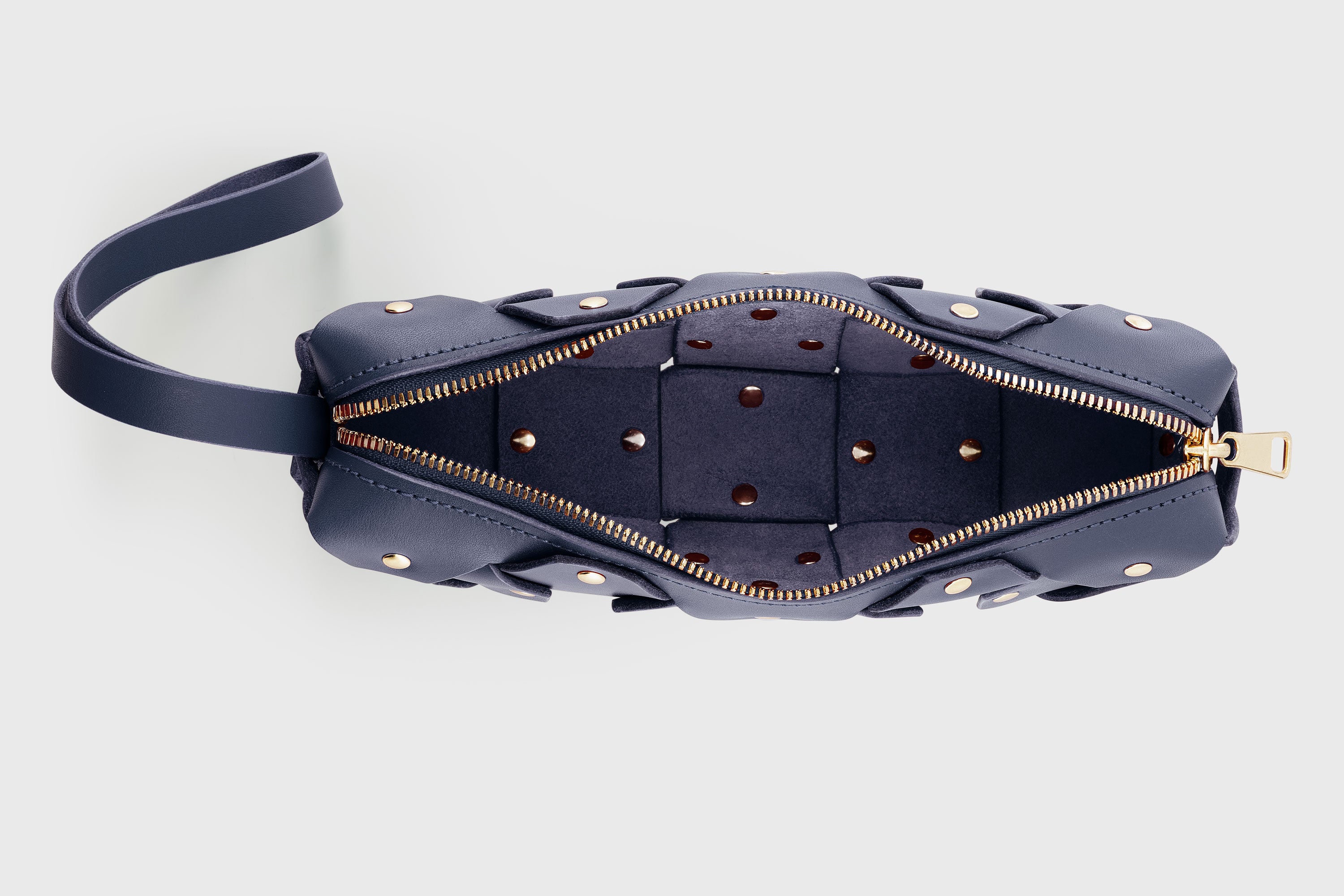 The Rivet Bag Leather Marine Blue Color Vegetable Tanned Full Grain Leather Premium Quality Handbag Crossbody Shoulder Clutch Minimalistic Modern Design Atelier Madre Manuel Dreesmann Barcelona Spain