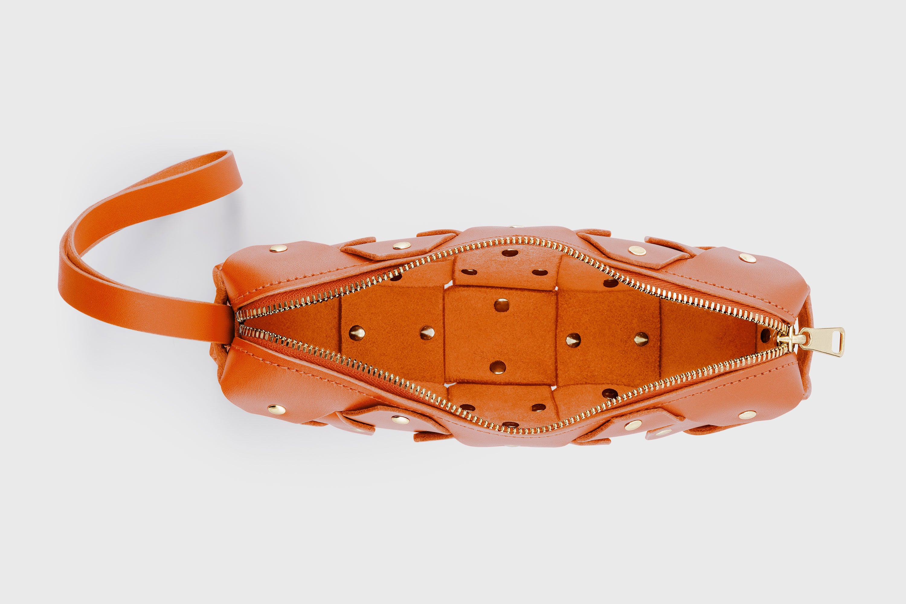 The Rivet Bag Leather Orange Color Vegetable Tanned Full Grain Leather Premium Quality Handbag Crossbody Shoulder Clutch Minimalistic Modern Design Atelier Madre Manuel Dreesmann Barcelona Spain