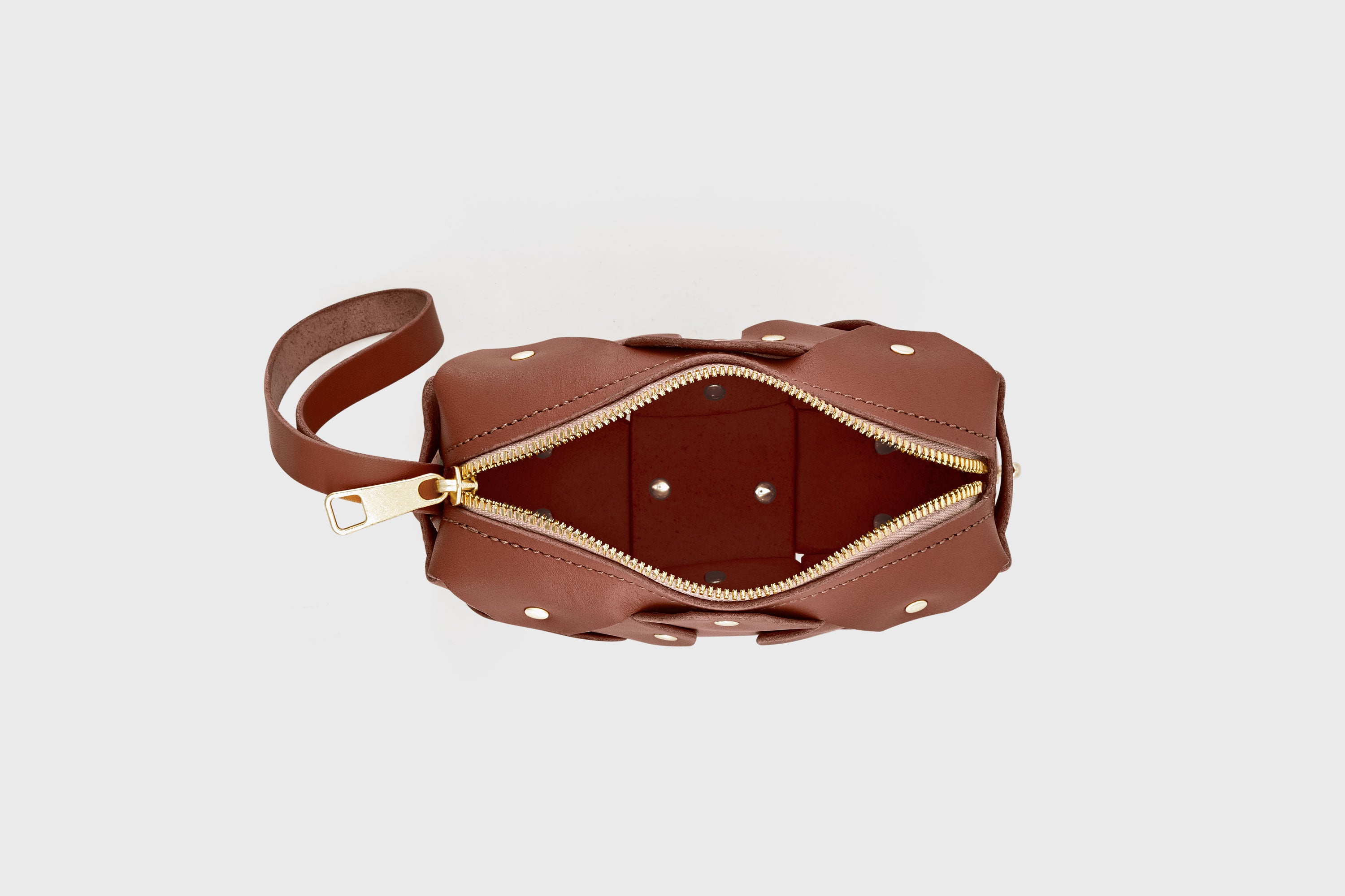 Rivet Bag Small Leather Dark Brown Color Clutch Crossbody Shoulder Detachable Full Brass Vegetable Tanned Full Grain Leather High Quality Modern Minimalistic Design Atelier Madre Manuel Dreesmann Barcelona Spain