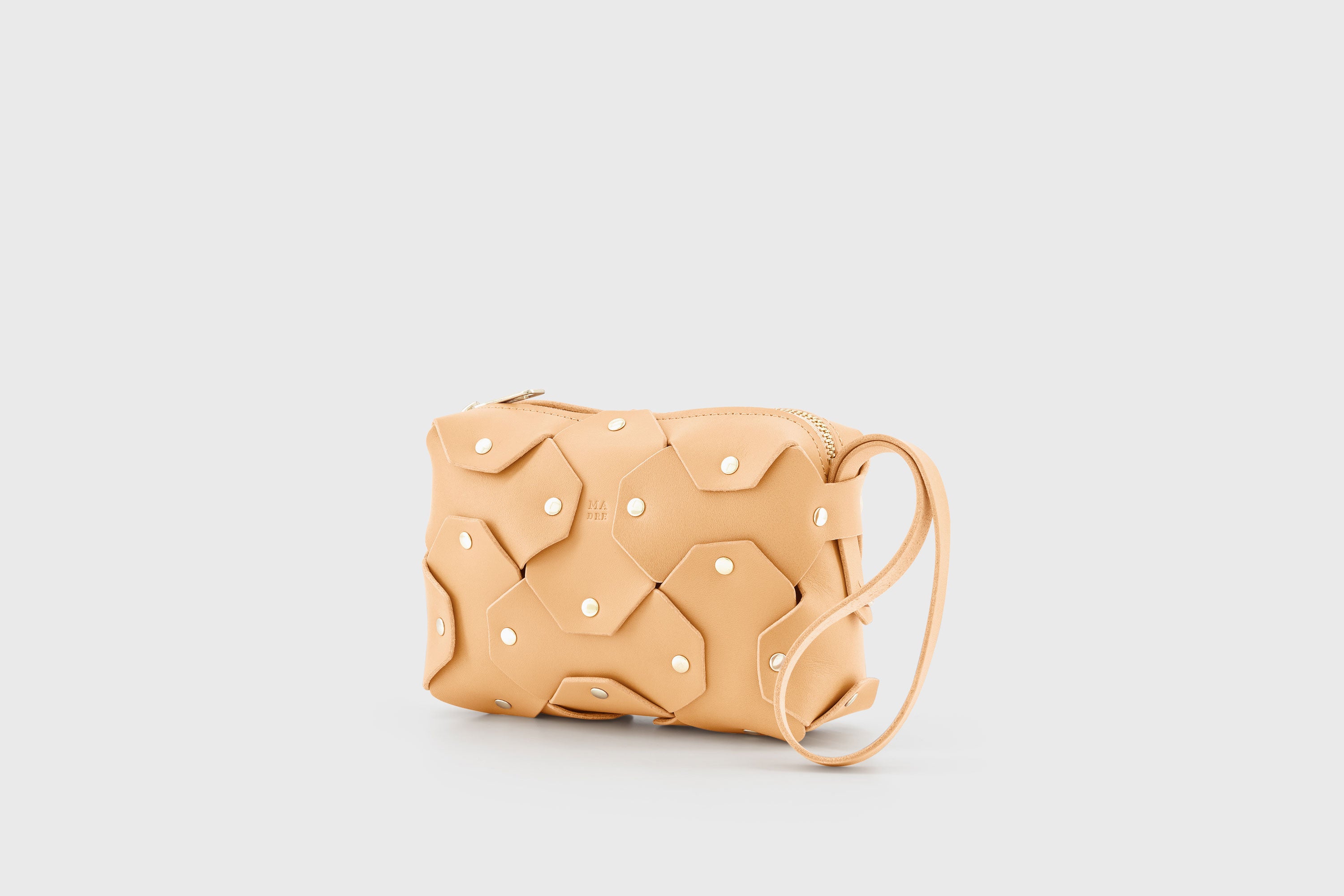 Rivet Bag Small Leather Natural Color Clutch Crossbody Shoulder Detachable Full Brass Vegetable Tanned Full Grain Leather High Quality Modern Minimalistic Design Atelier Madre Manuel Dreesmann Barcelona Spain