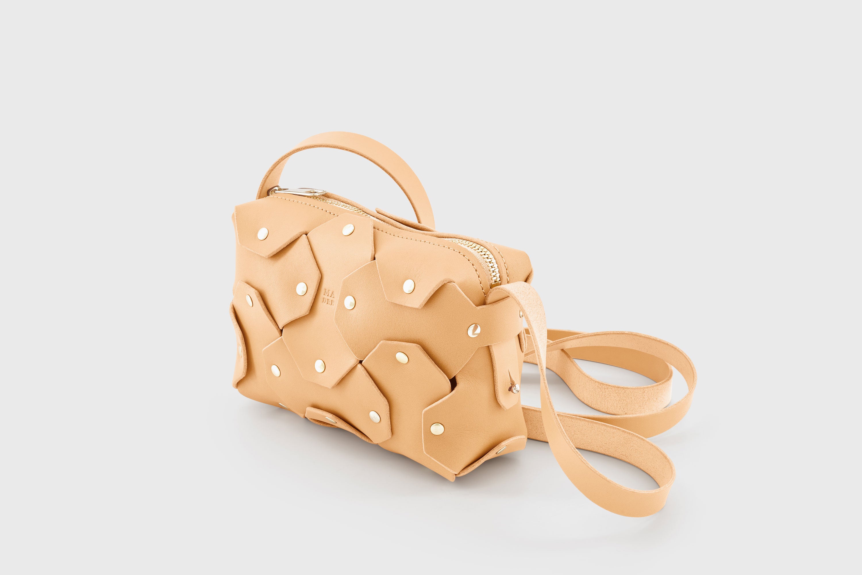 Rivet Bag Small Leather Natural Color Clutch Crossbody Shoulder Detachable Full Brass Vegetable Tanned Full Grain Leather High Quality Modern Minimalistic Design Atelier Madre Manuel Dreesmann Barcelona Spain