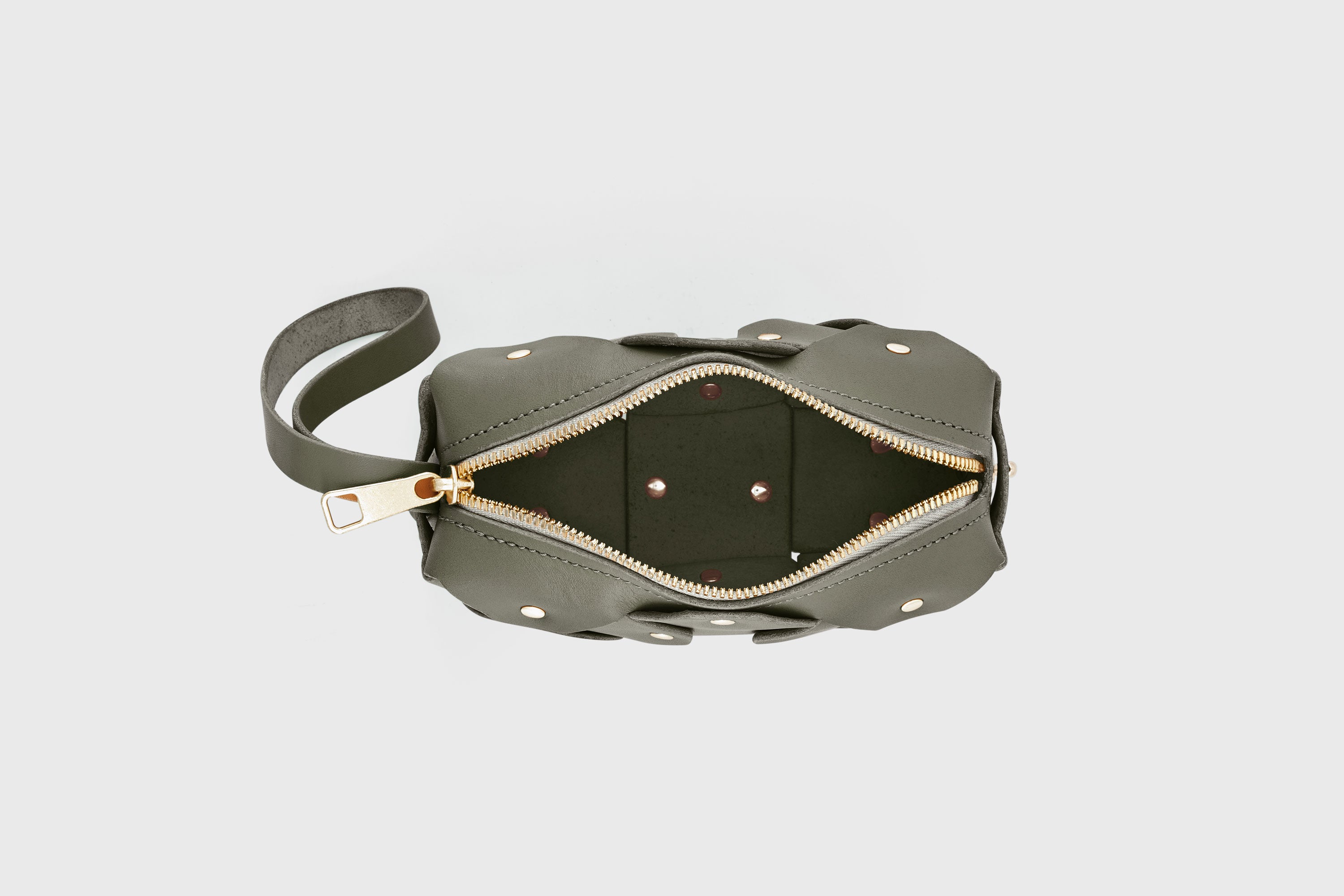 Rivet Bag Small Leather Olive Green Color Clutch Crossbody Shoulder Detachable Full Brass Vegetable Tanned Full Grain Leather High Quality Modern Minimalistic Design Atelier Madre Manuel Dreesmann Barcelona Spain