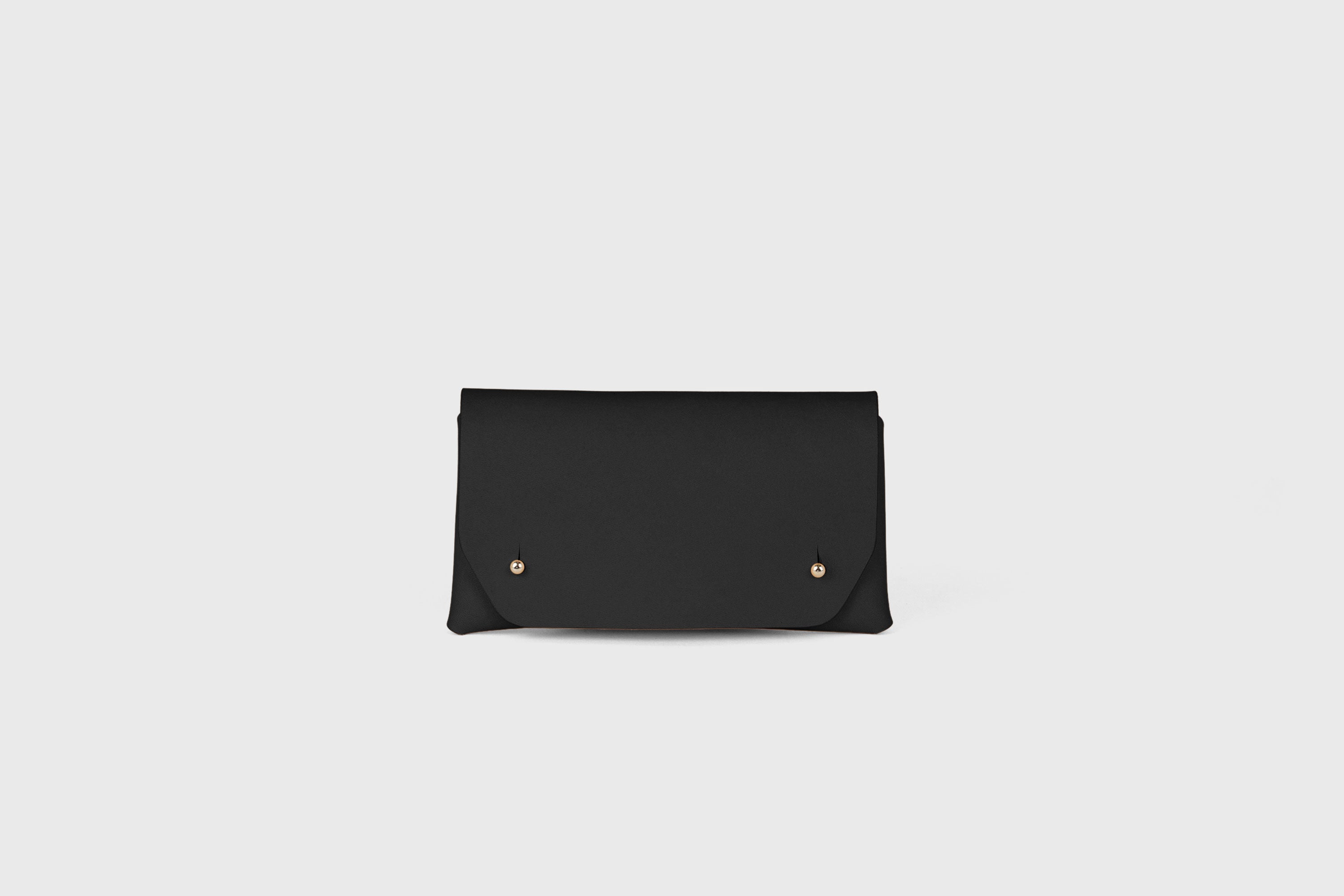 Tobacco Pouch Premium Leather Black Color Minimalist Design Atelier Madre Manuel Dreesmann Barcelona Spain