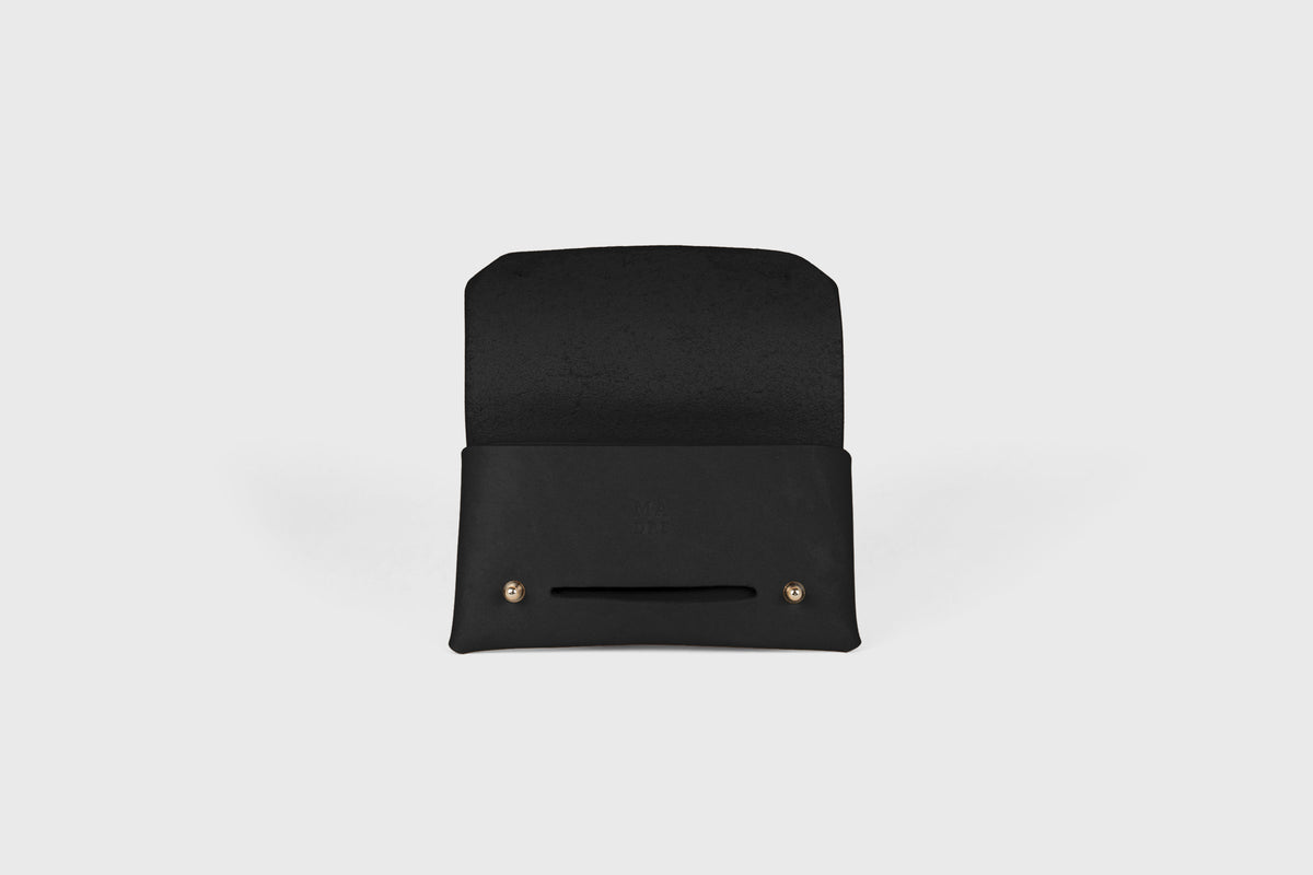 Tobacco Pouch Leather Black Minimalist Atelier Madre Manuel Dreesmann Barcelona Spain 4