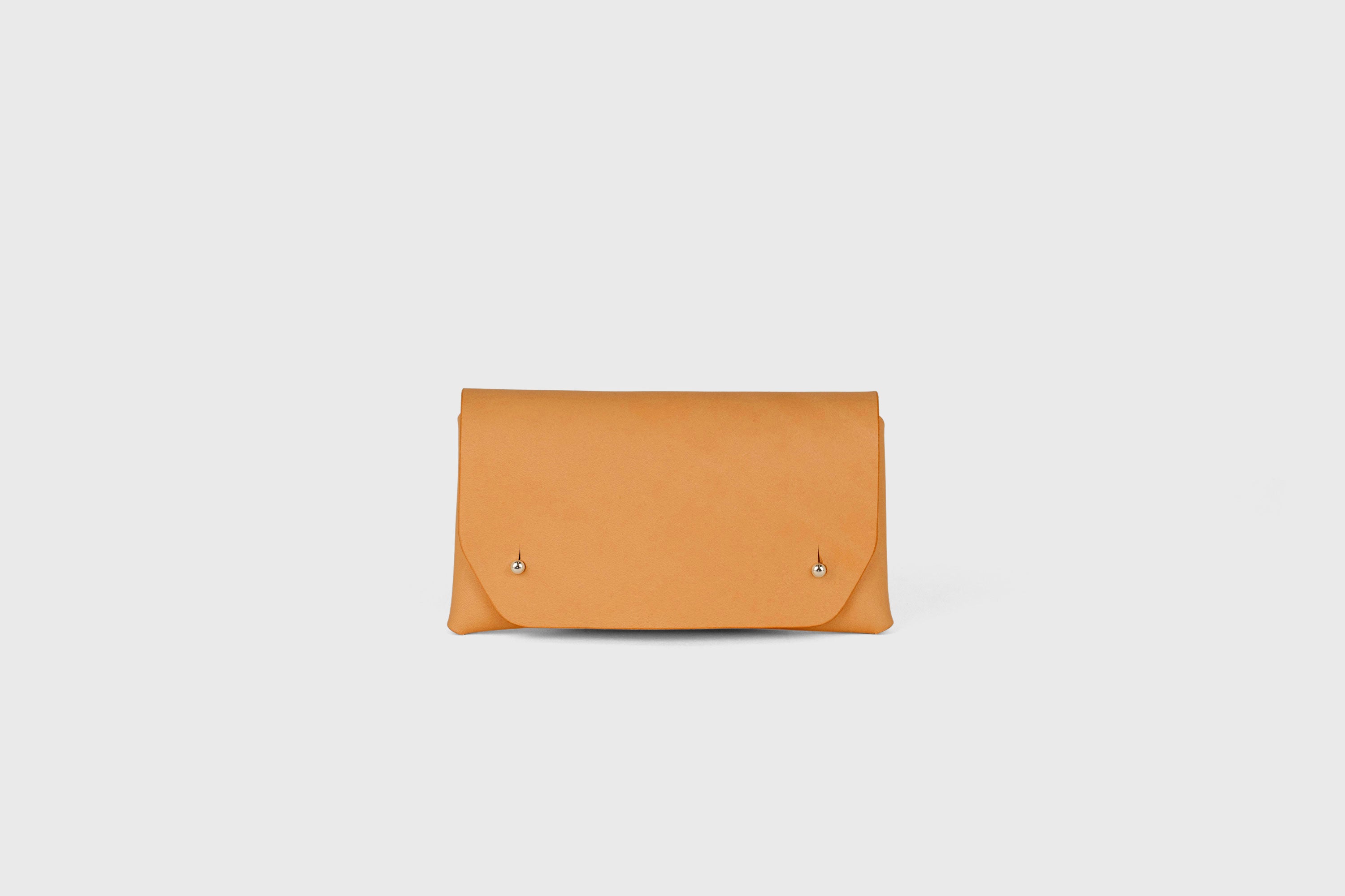 Tobacco Pouch Premium Leather Brown Color Minimalist Design Atelier Madre Manuel Dreesmann Barcelona Spain