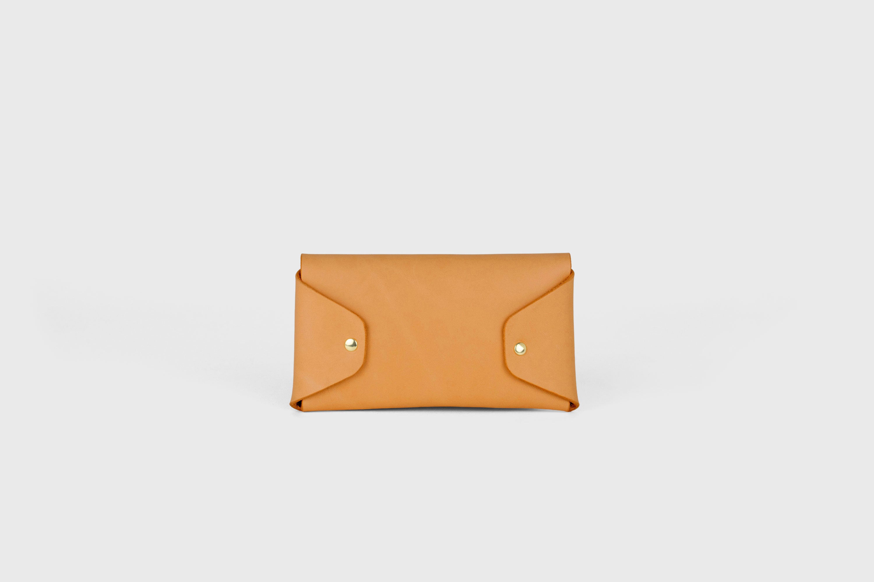 Tobacco Pouch Premium Leather Brown Color Minimalist Design Atelier Madre Manuel Dreesmann Barcelona Spain